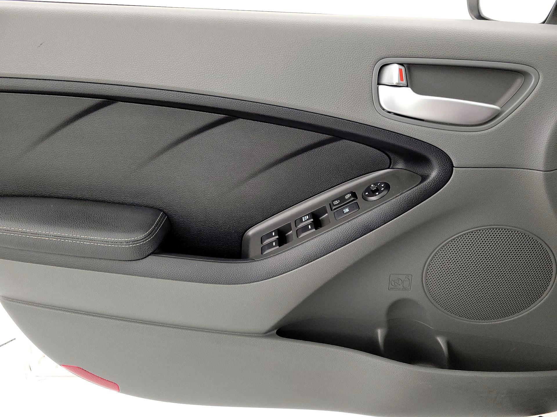 Thumbnail: 2017 Kia Forte - 12