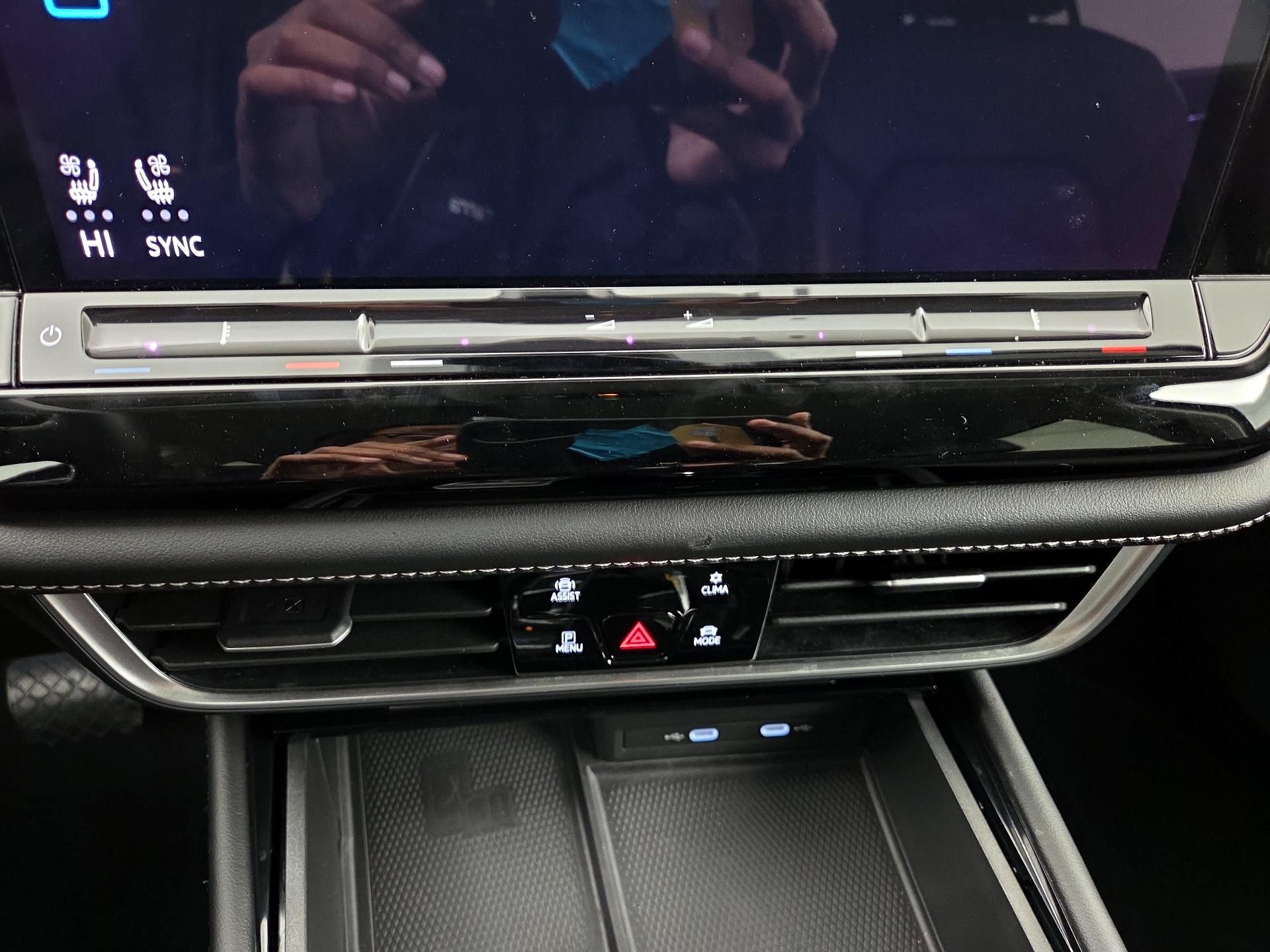 Thumbnail: 2024 Volkswagen Atlas - 16