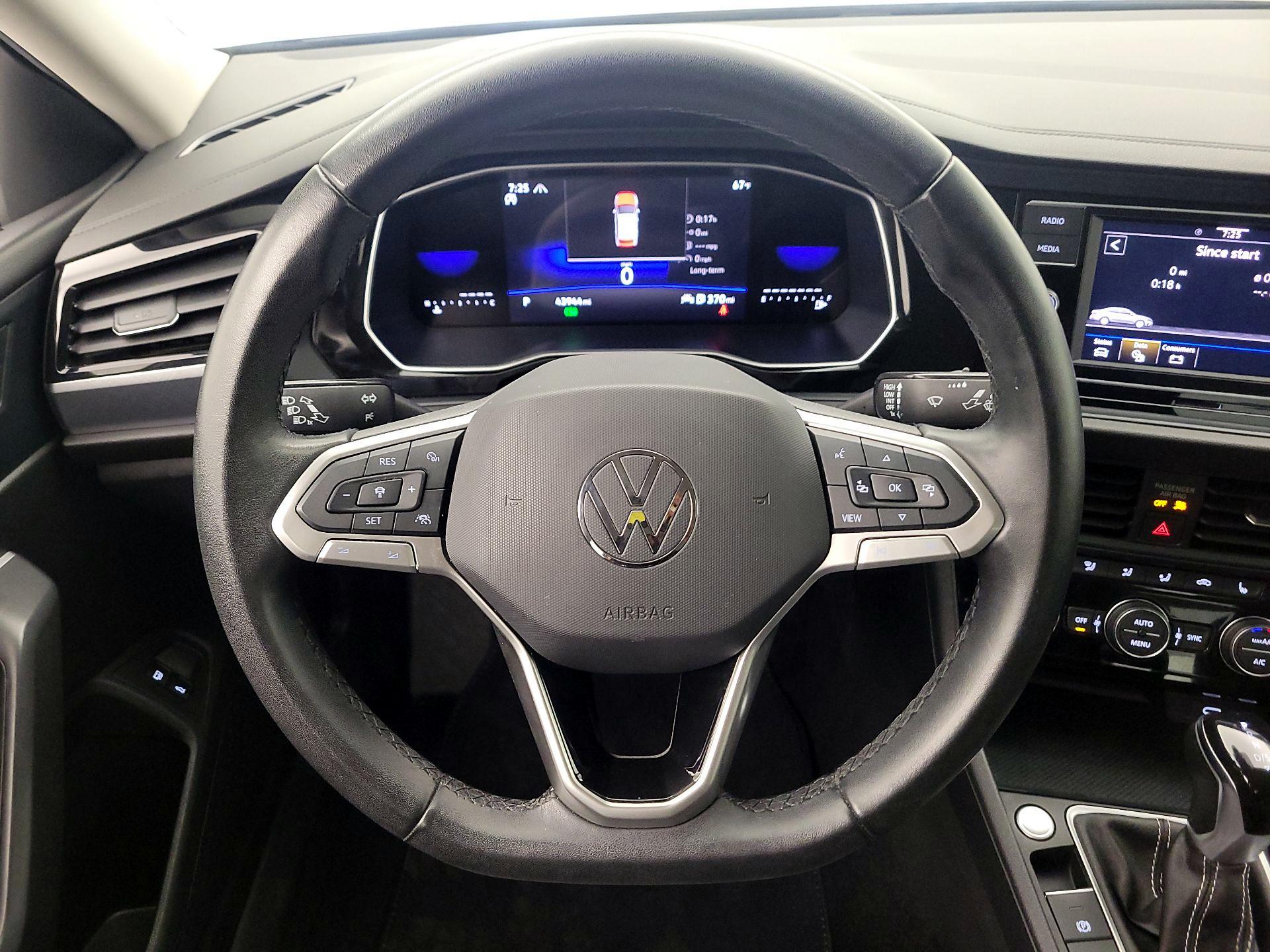 Thumbnail: 2024 Volkswagen Jetta - 10