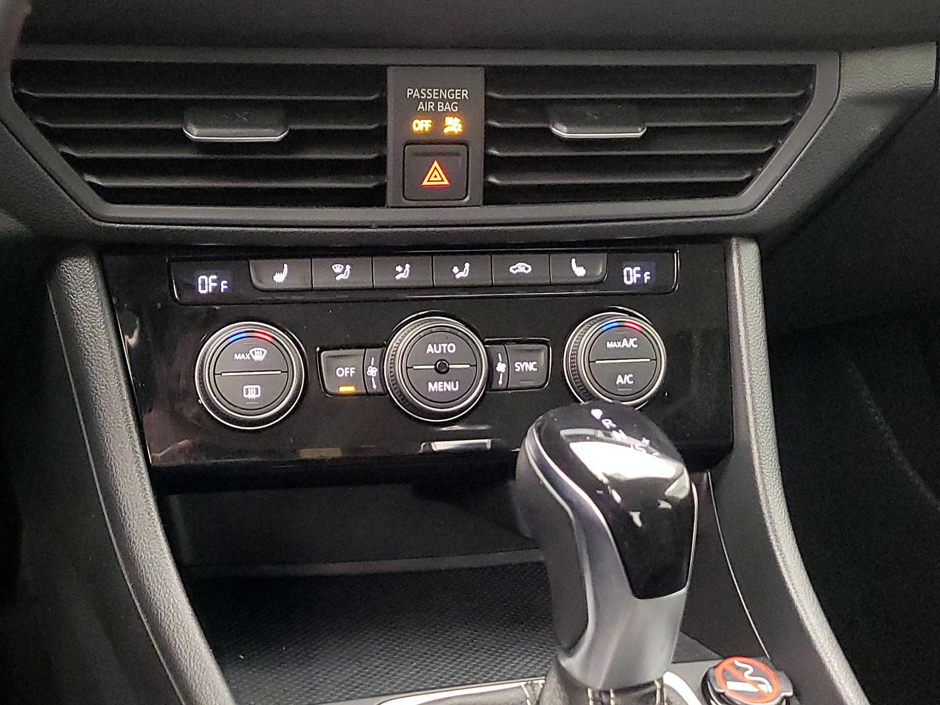 Thumbnail: 2024 Volkswagen Jetta - 16