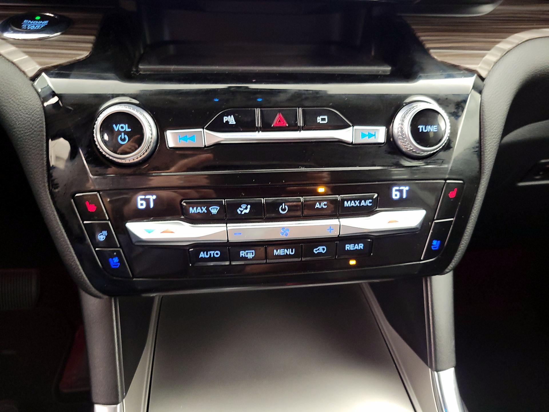 Thumbnail: 2021 Ford Explorer - 17