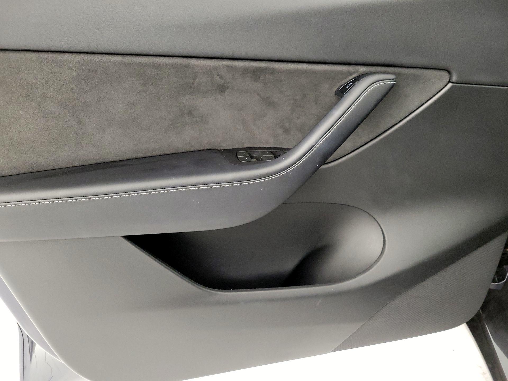 Thumbnail: 2022 Tesla Model Y - 12