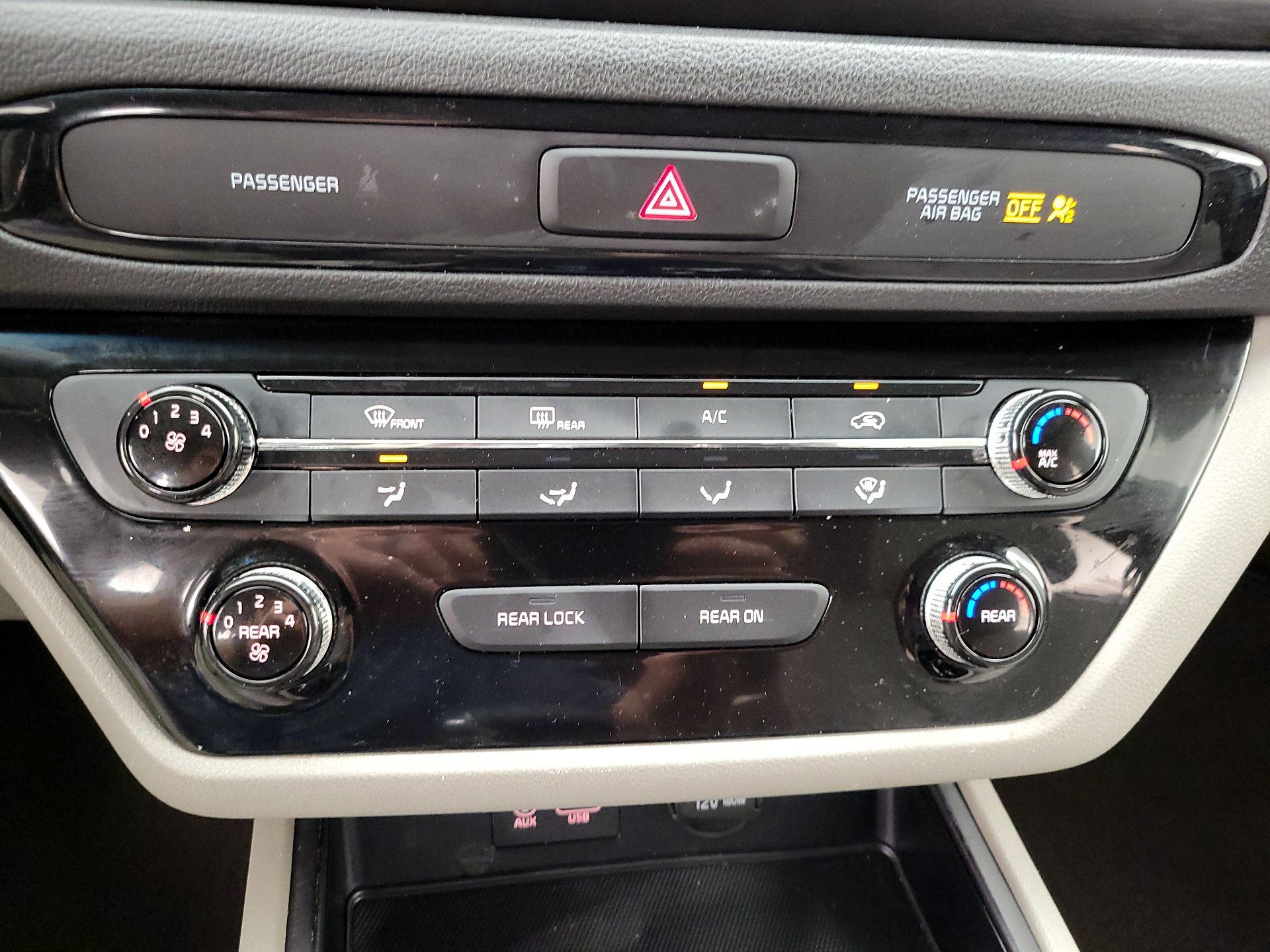 Thumbnail: 2020 Kia Sedona - 16