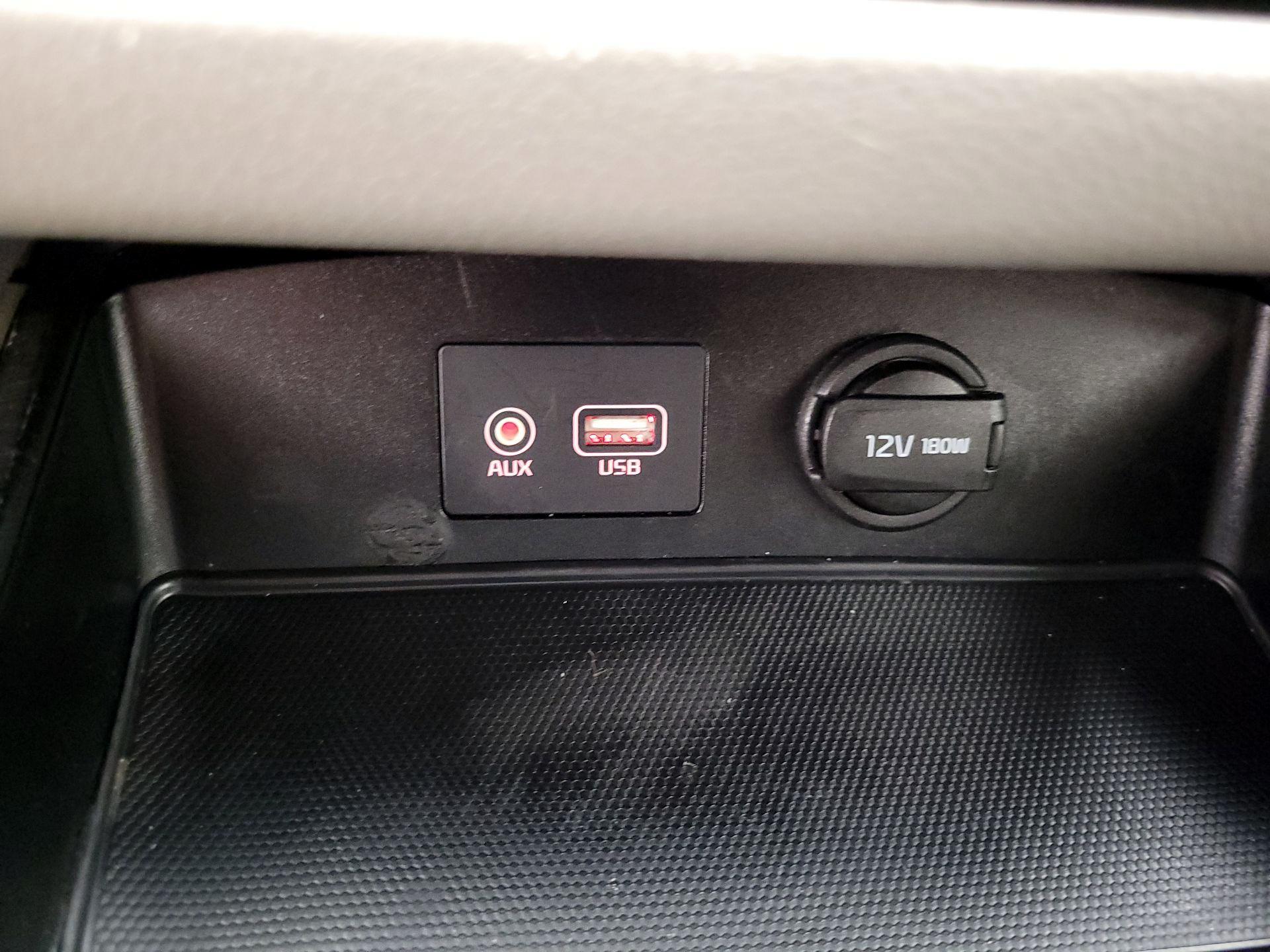 Thumbnail: 2020 Kia Sedona - 18