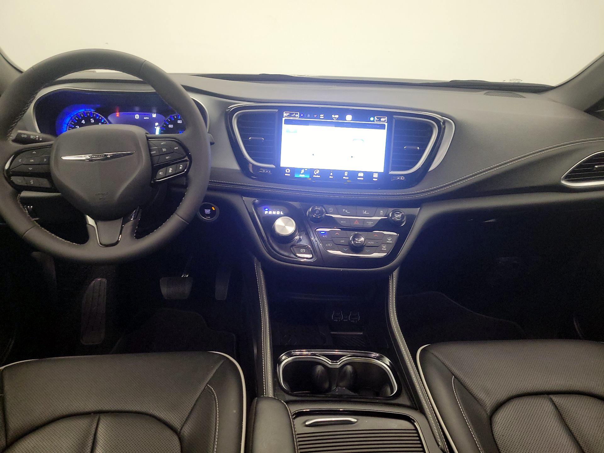 Thumbnail: 2025 Chrysler Pacifica - 9