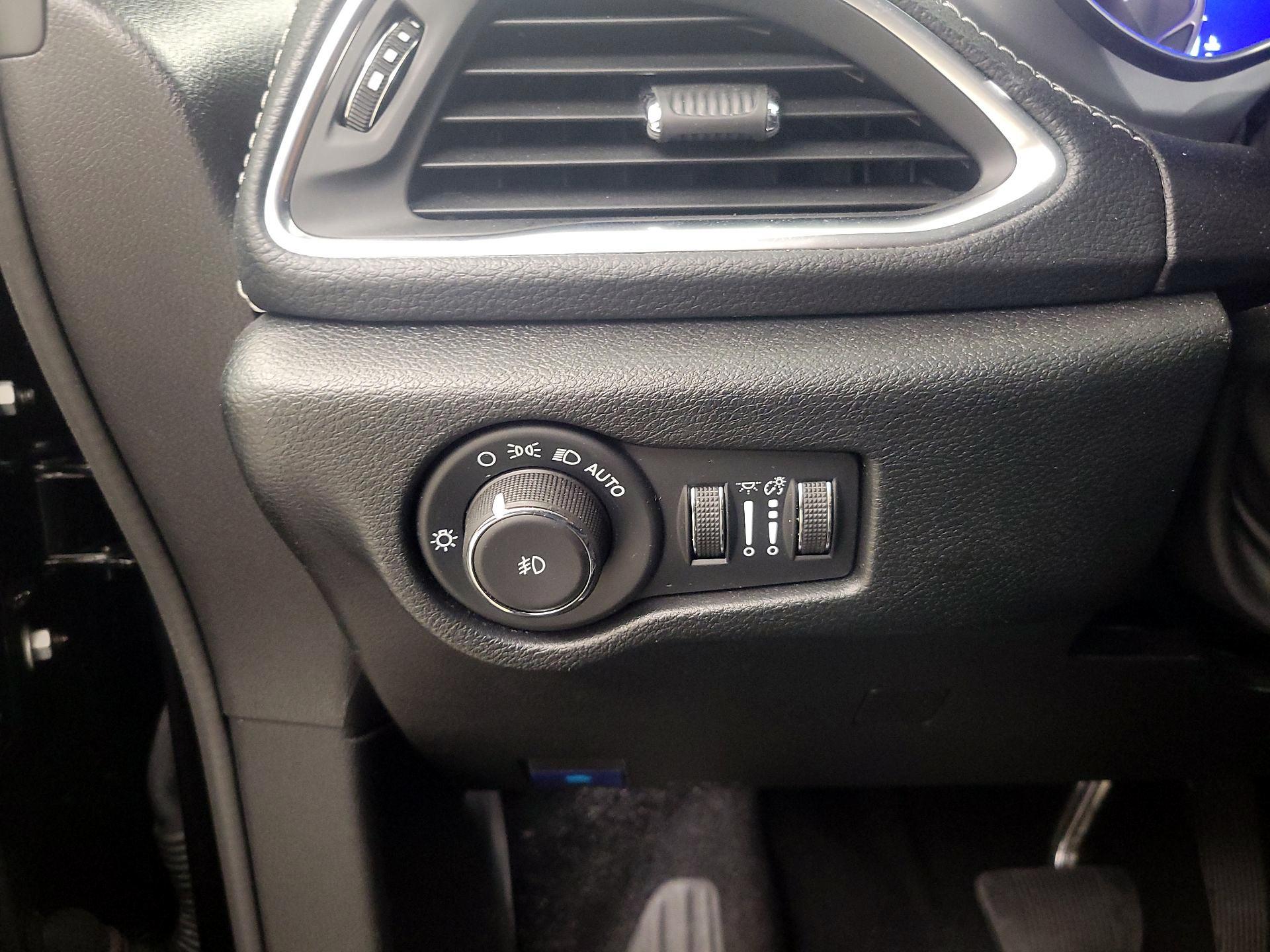 Thumbnail: 2025 Chrysler Pacifica - 13