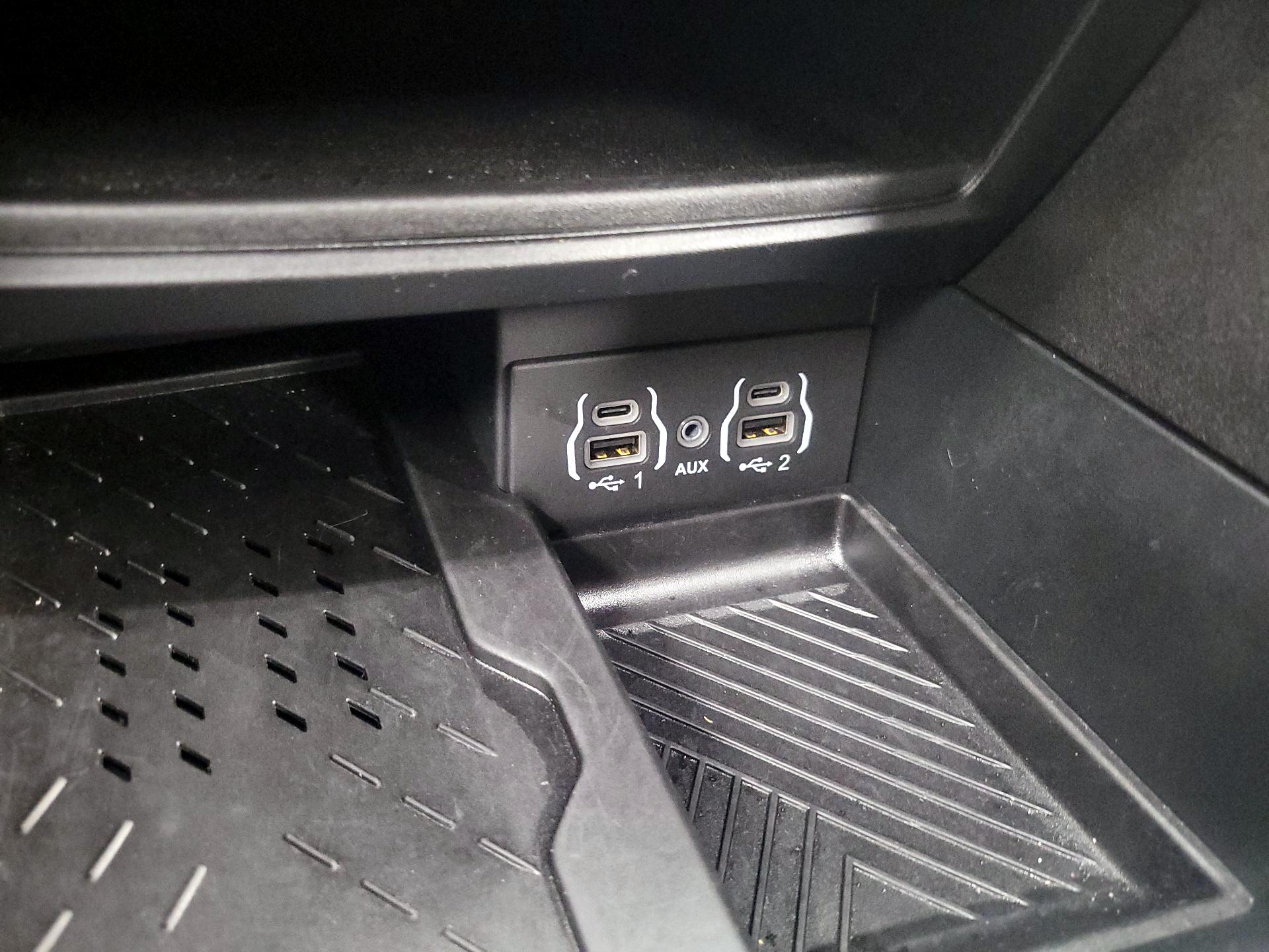 Thumbnail: 2025 Chrysler Pacifica - 18