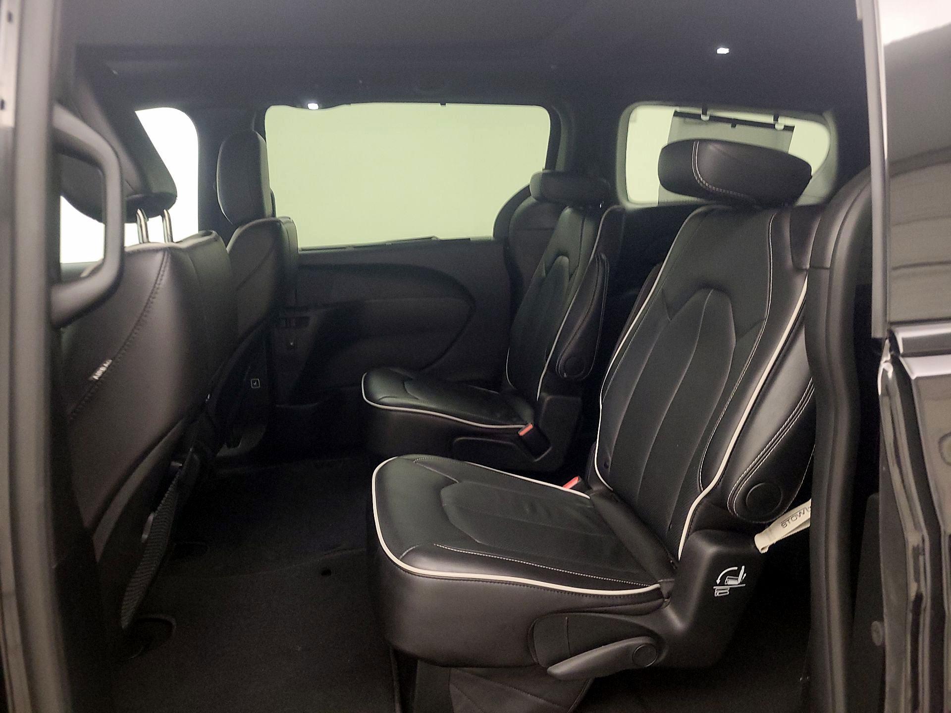 Thumbnail: 2025 Chrysler Pacifica - 19