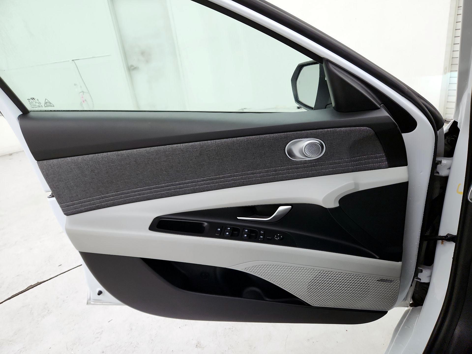 Thumbnail: 2025 Hyundai Elantra - 12