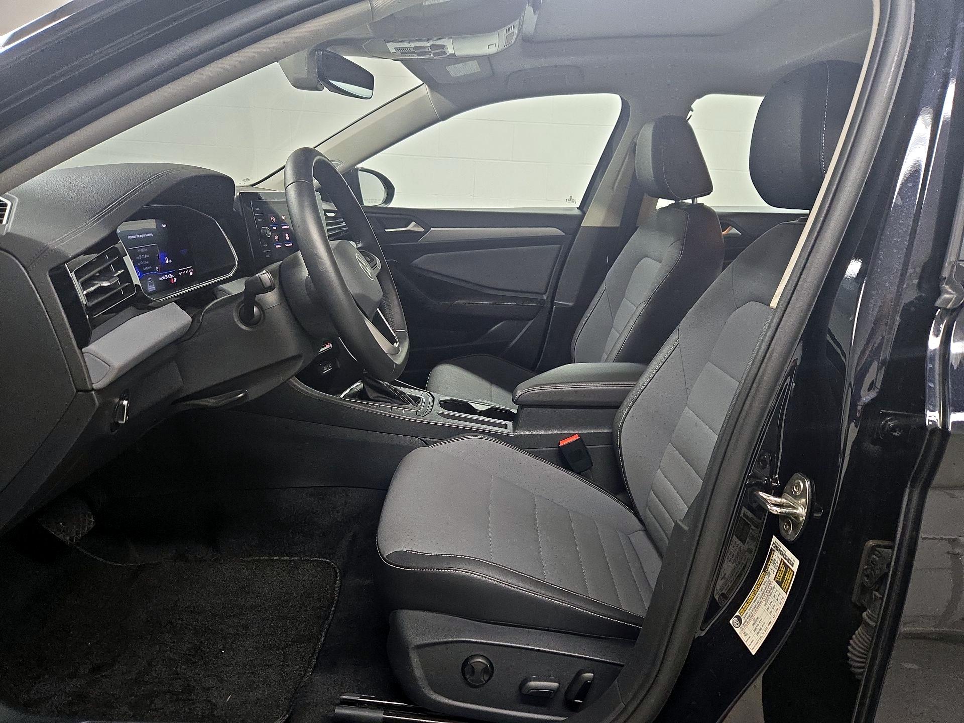 Thumbnail: 2025 Volkswagen Jetta - 11