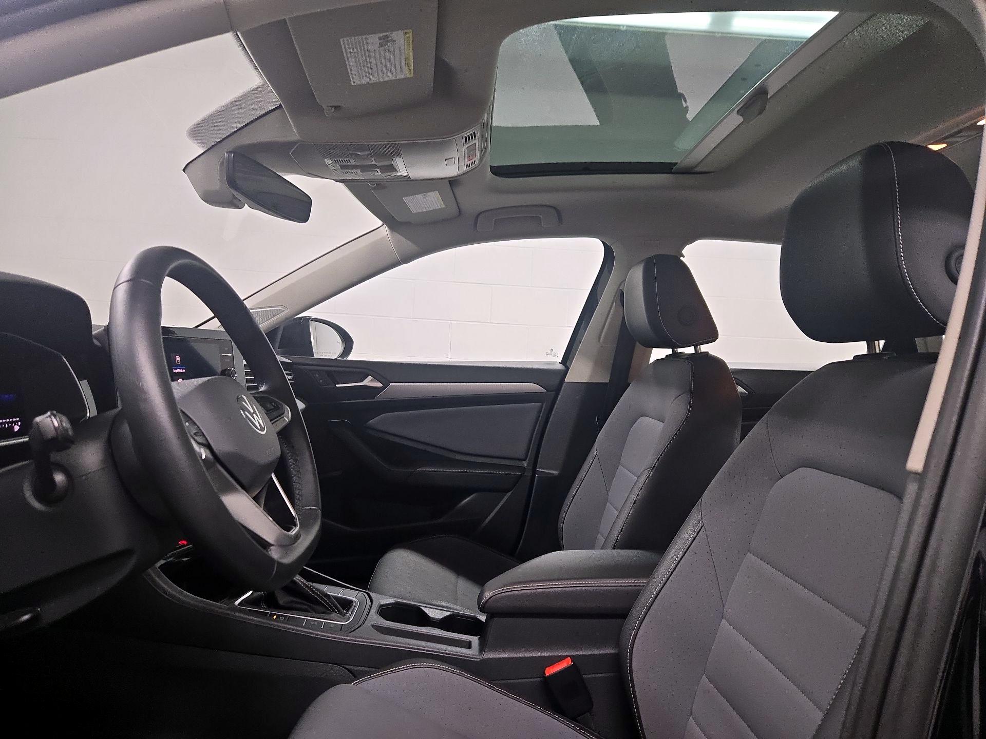 Thumbnail: 2025 Volkswagen Jetta - 19