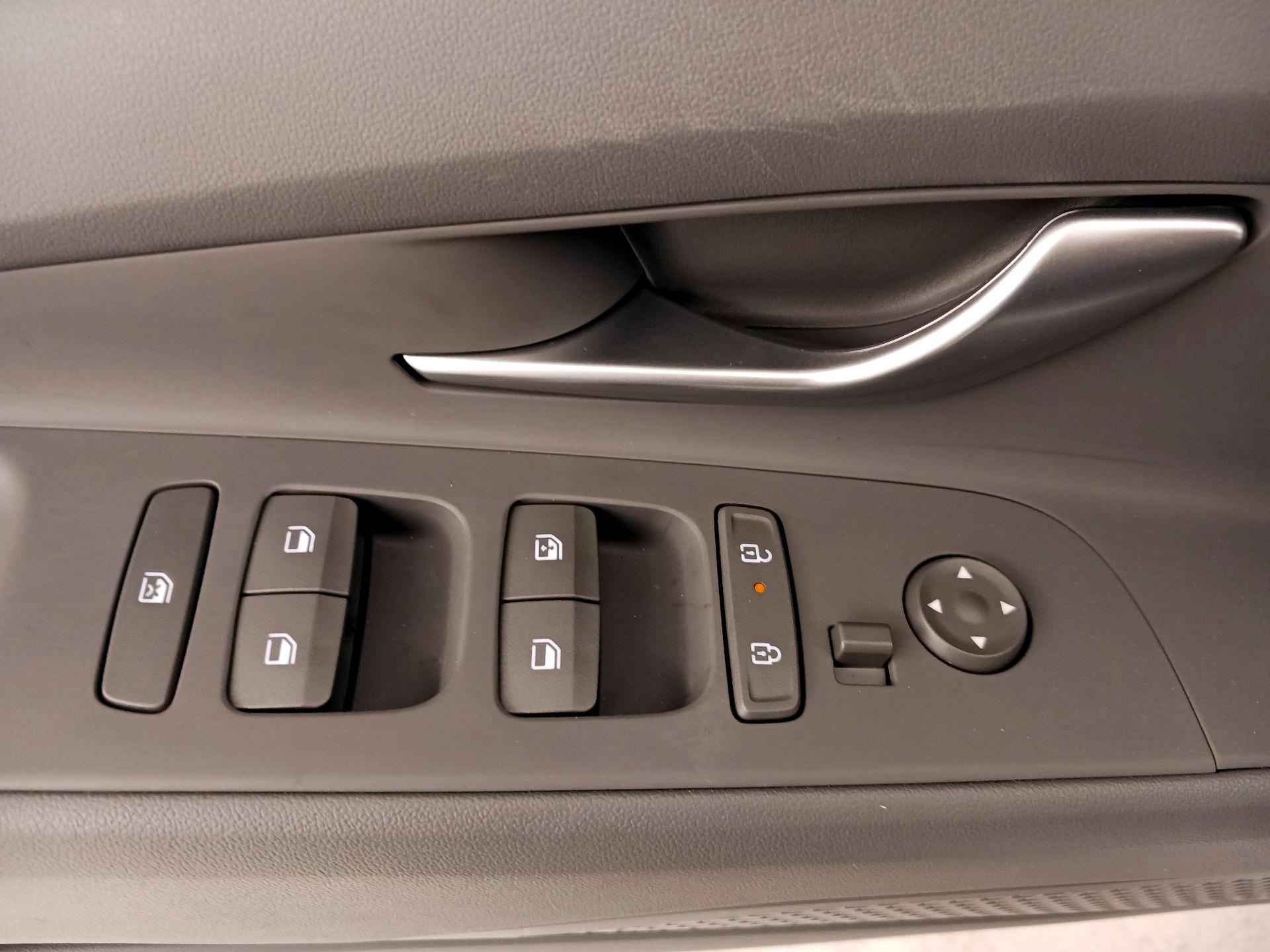 Thumbnail: 2025 Hyundai Elantra - 12