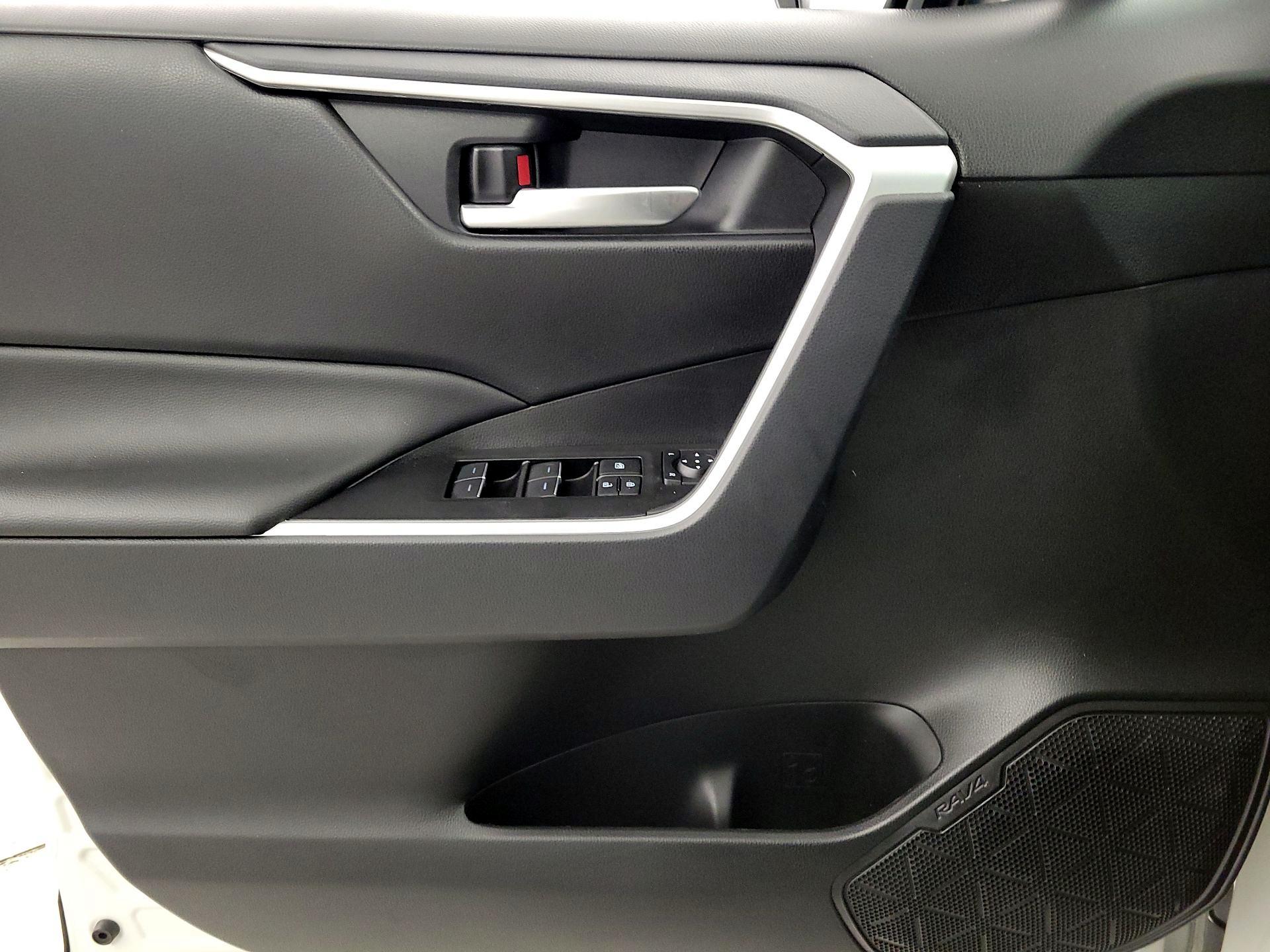 Thumbnail: 2025 Toyota RAV4 - 12