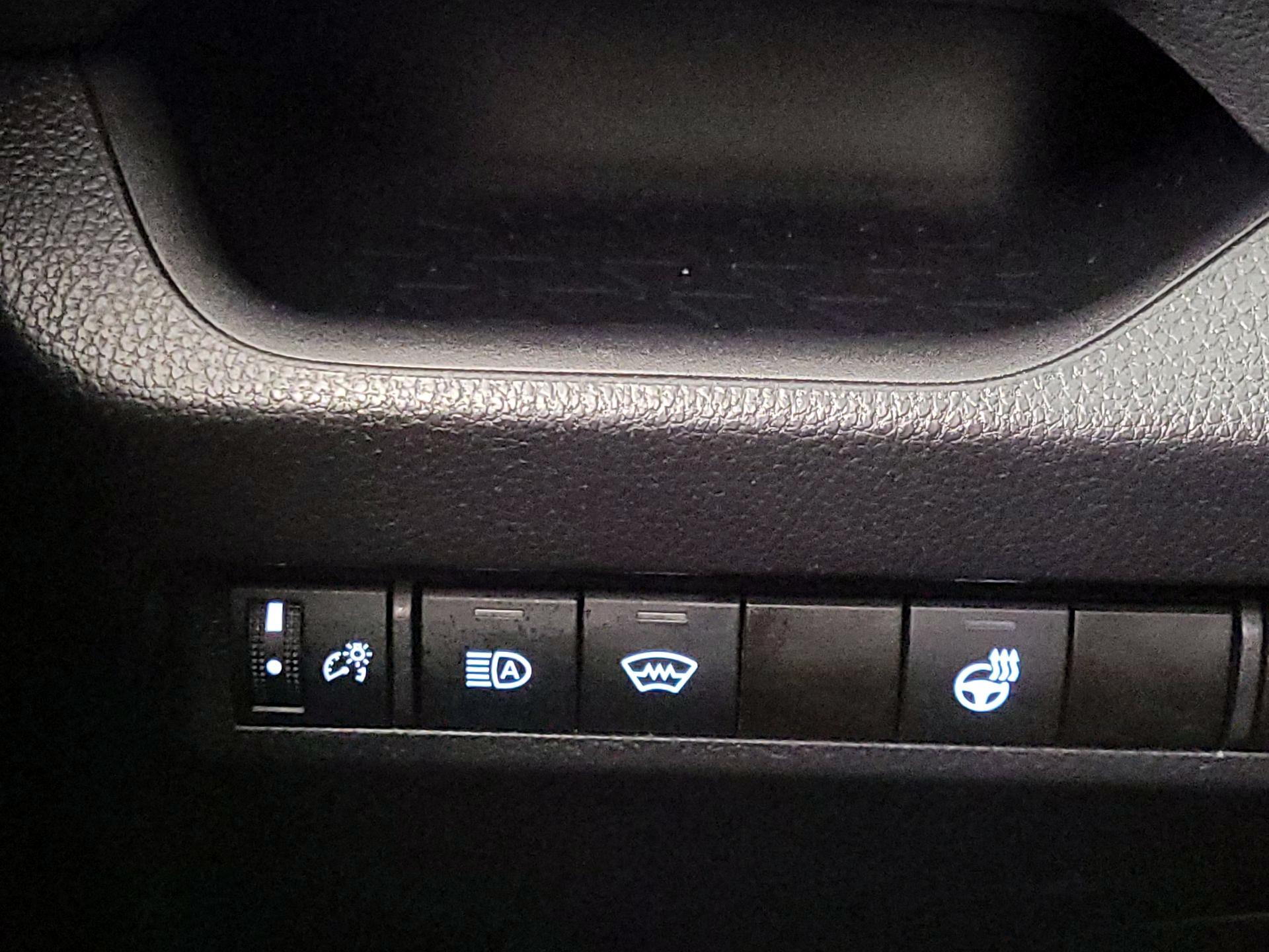 Thumbnail: 2025 Toyota RAV4 - 13