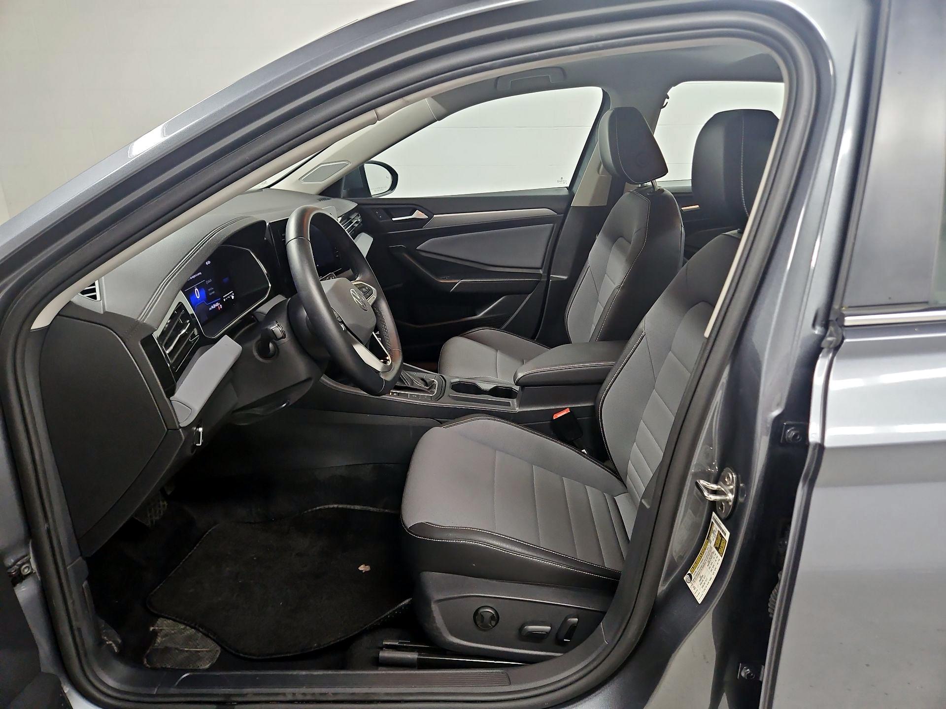 Thumbnail: 2025 Volkswagen Jetta - 11