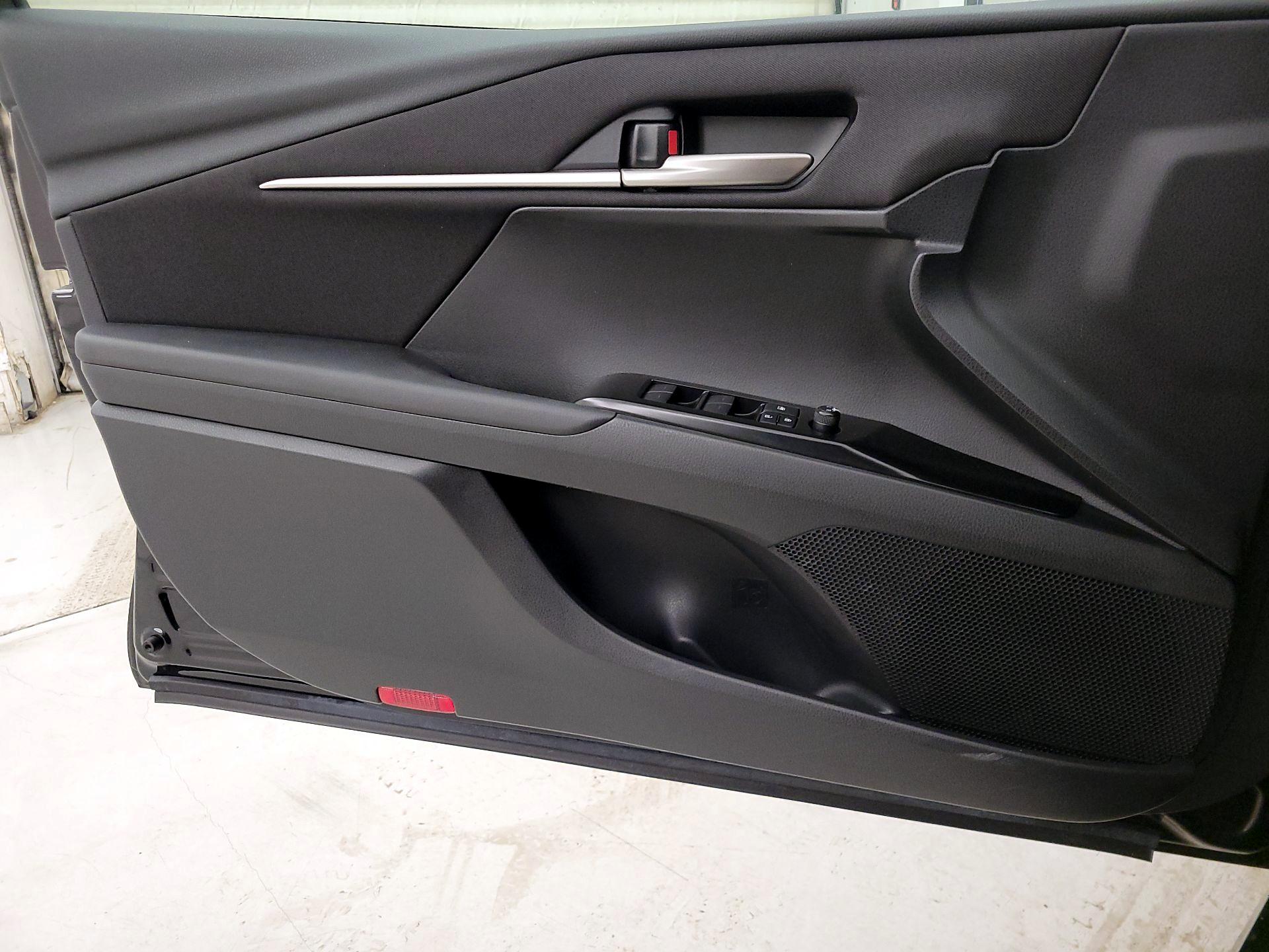 Thumbnail: 2025 Toyota Camry - 12