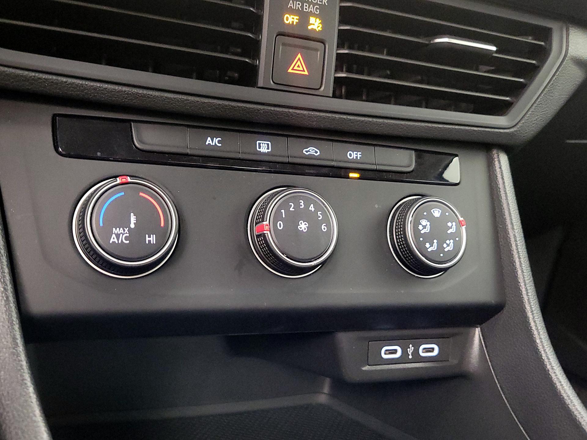 Thumbnail: 2024 Volkswagen Jetta - 16