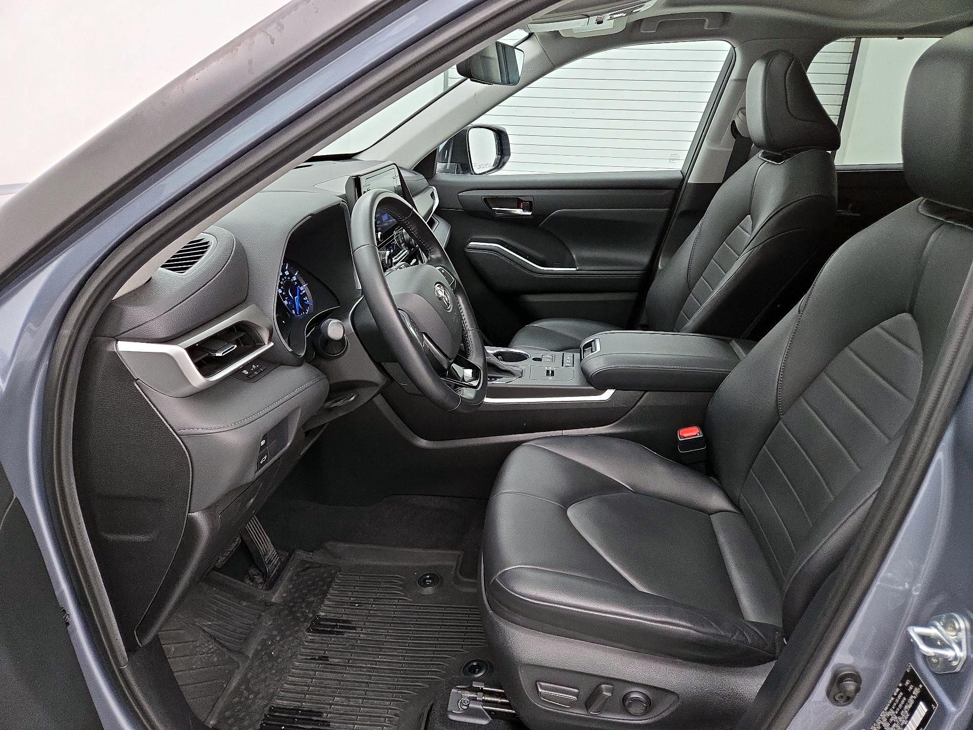 Thumbnail: 2021 Toyota Highlander - 11