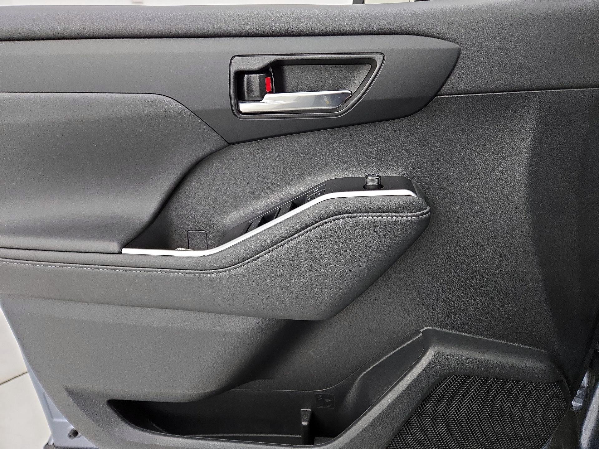 Thumbnail: 2021 Toyota Highlander - 12