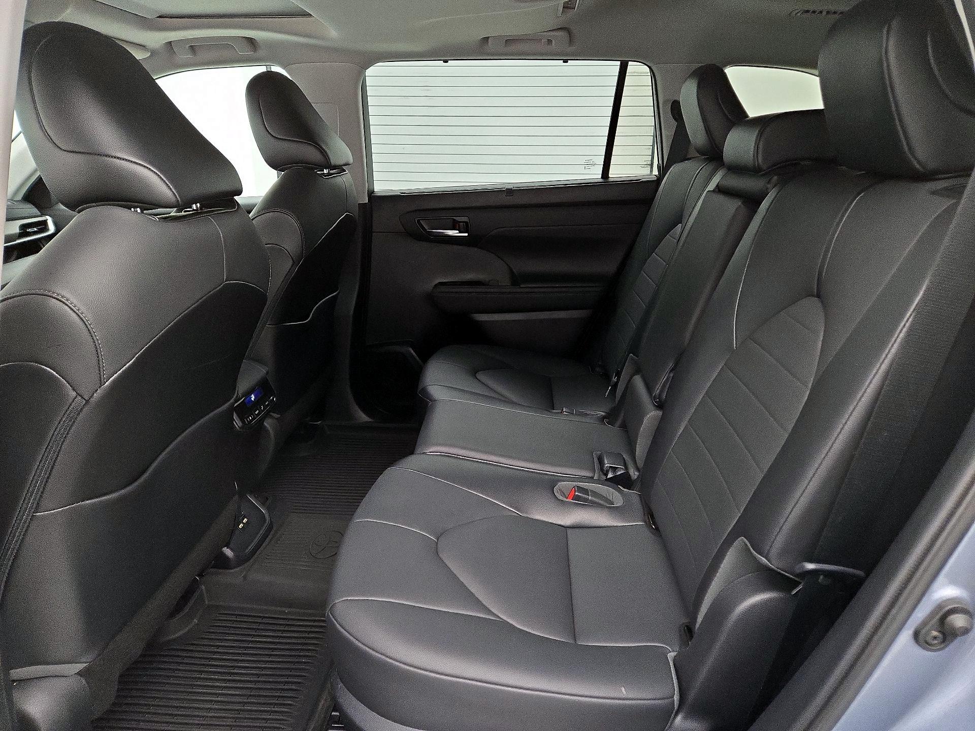 Thumbnail: 2021 Toyota Highlander - 20