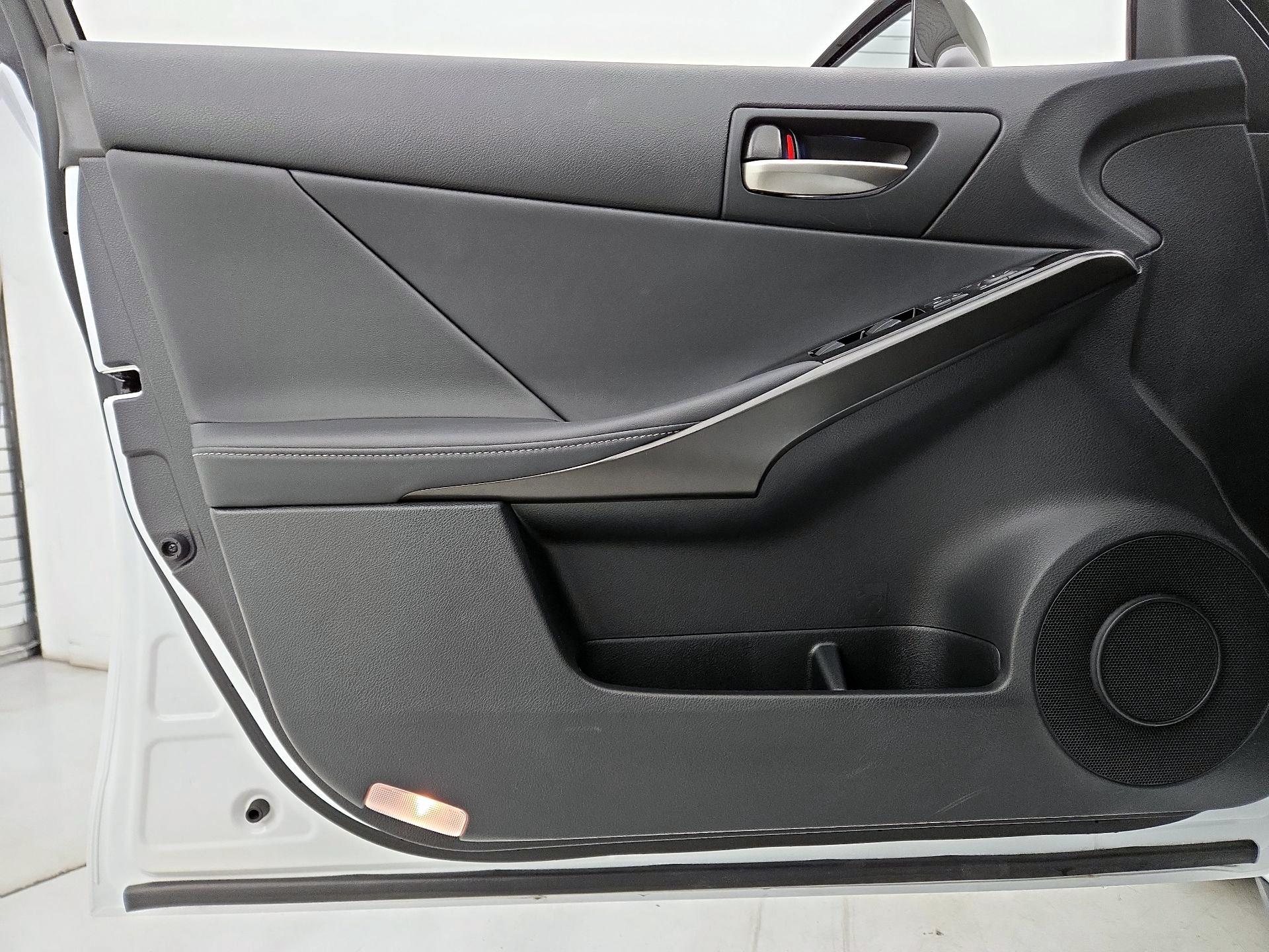 Thumbnail: 2025 Lexus IS - 12