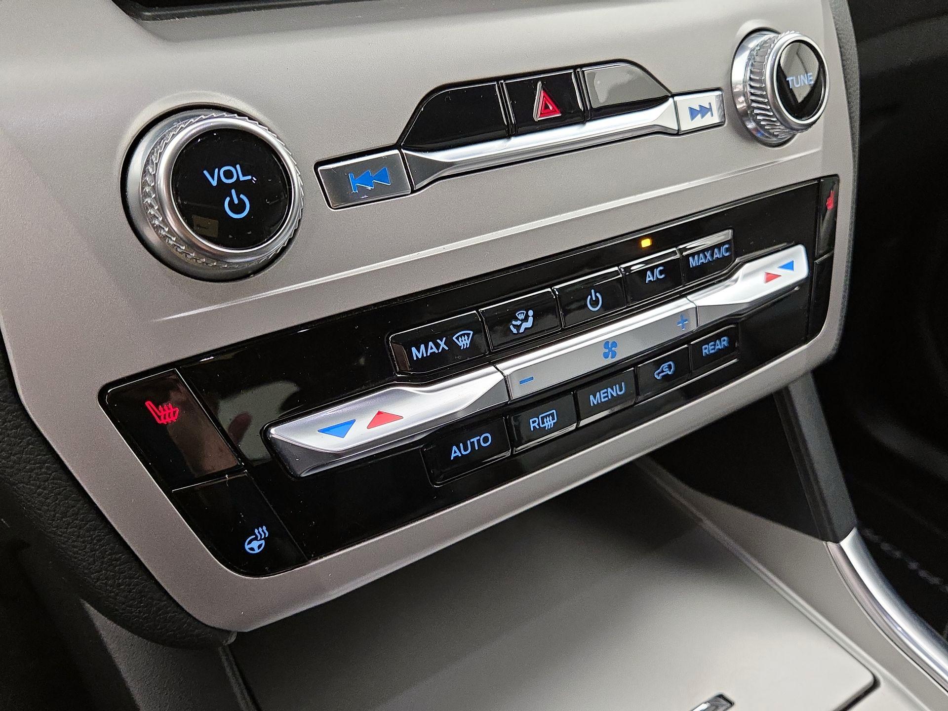 Thumbnail: 2022 Ford Explorer - 17