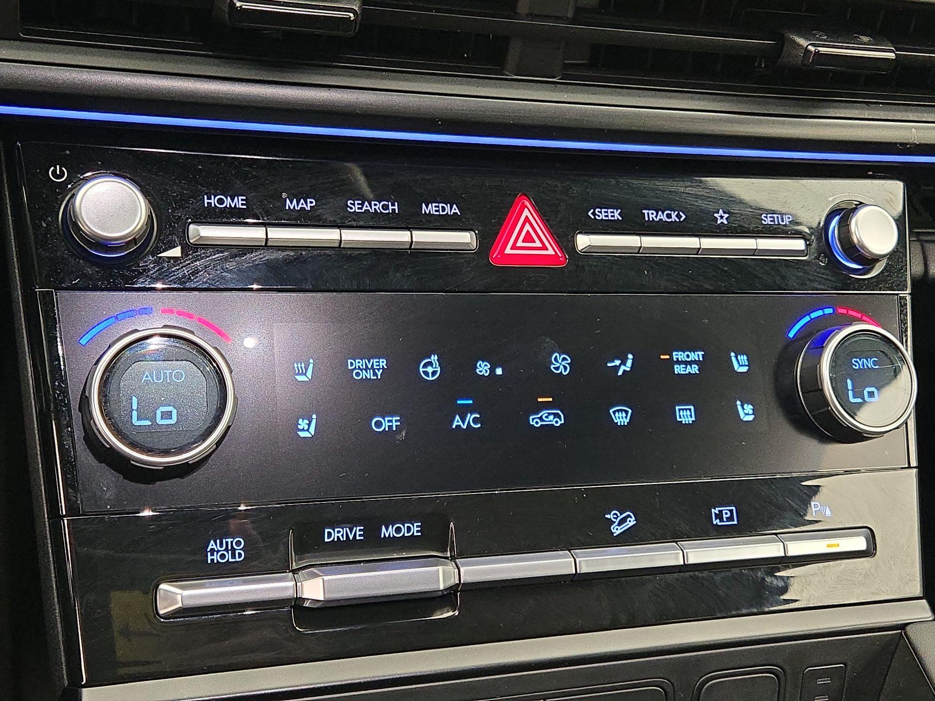 Thumbnail: 2024 Hyundai Santa Fe - 16