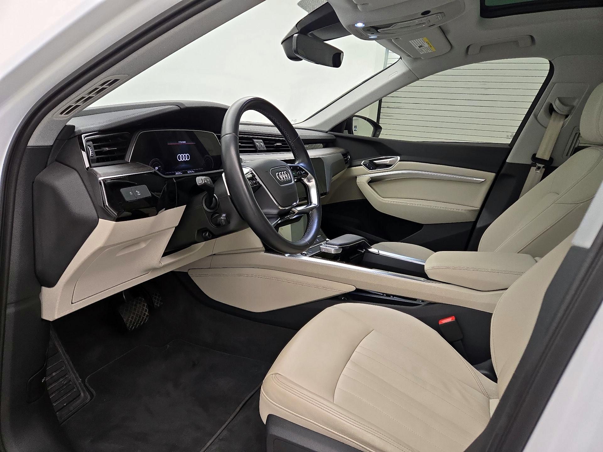 Thumbnail: 2022 Audi e-tron - 11