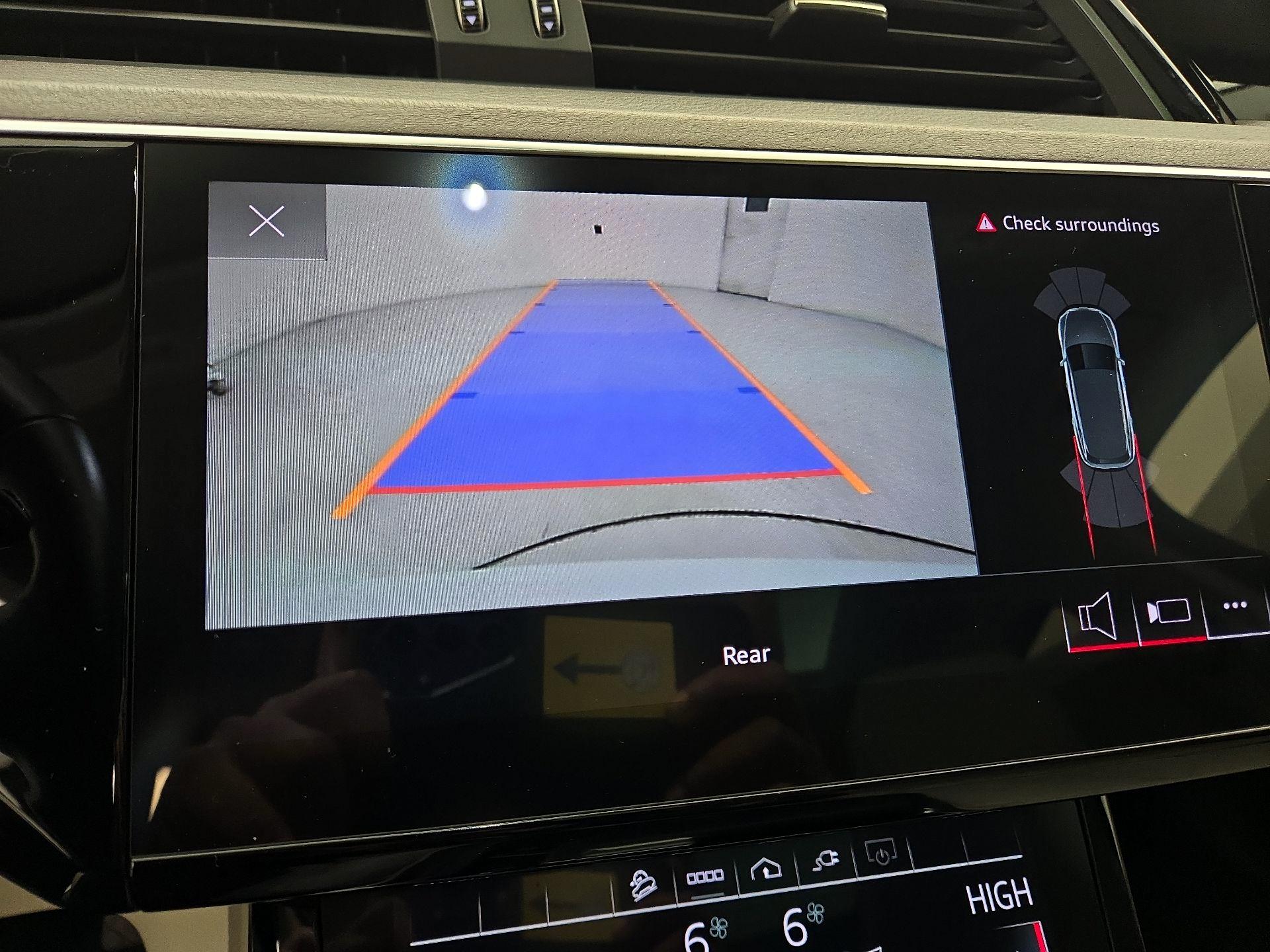 Thumbnail: 2022 Audi e-tron - 13