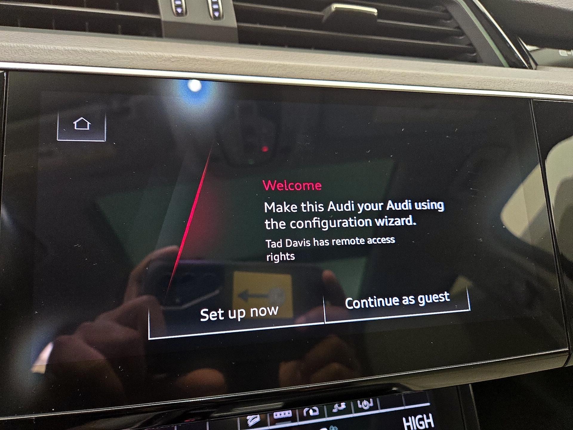 Thumbnail: 2022 Audi e-tron - 14