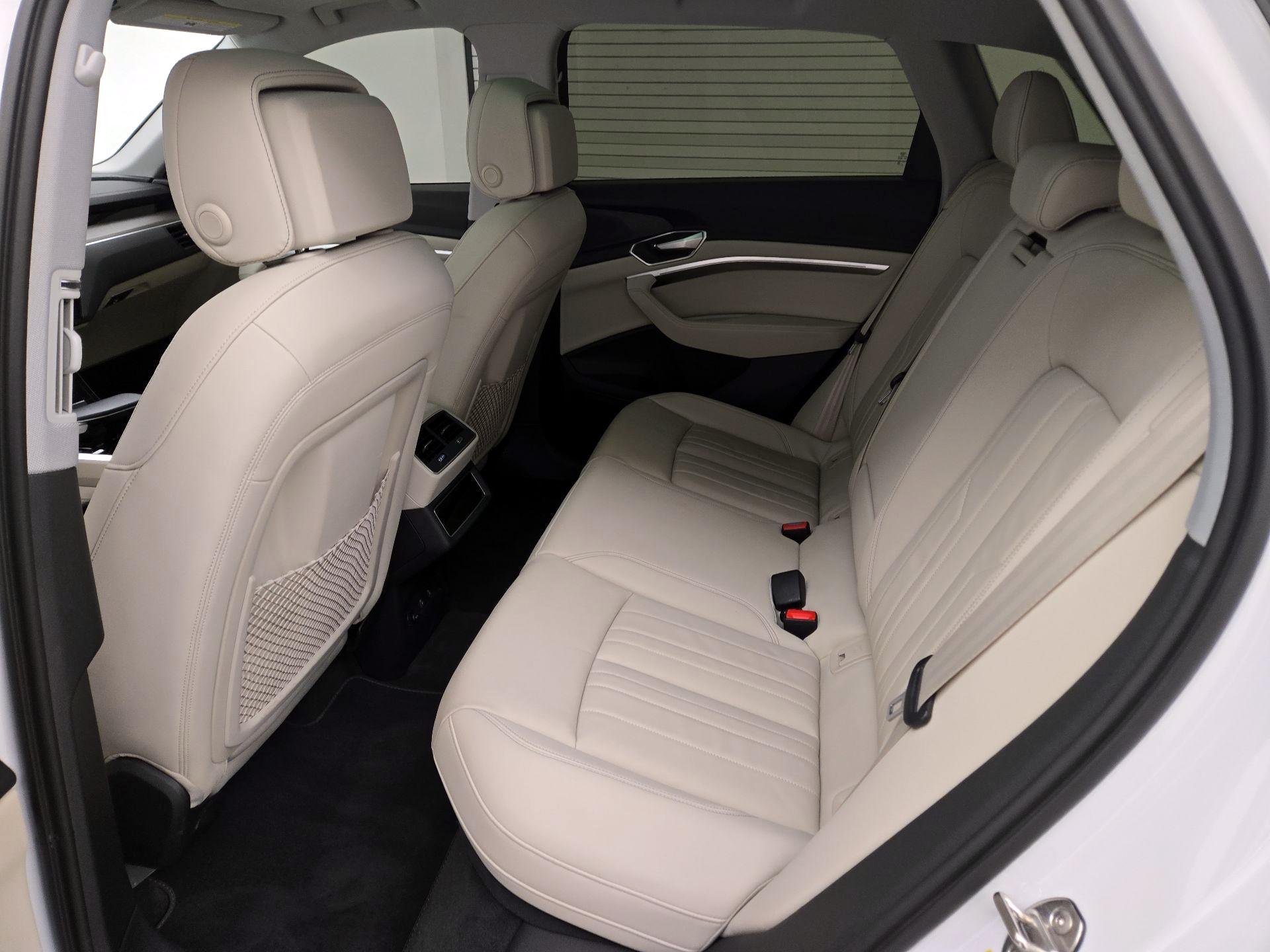 Thumbnail: 2022 Audi e-tron - 17