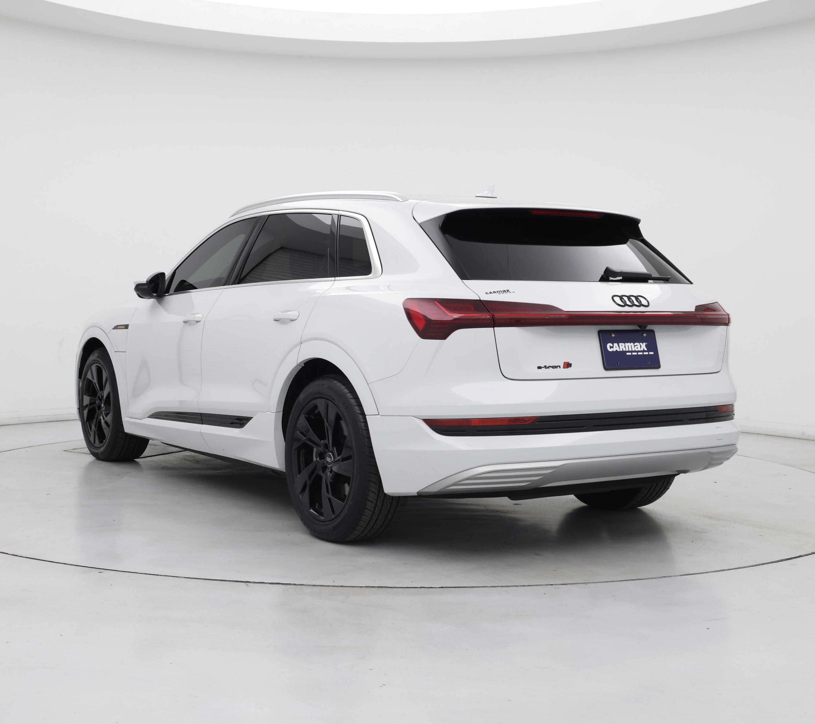 Thumbnail: 2022 Audi e-tron - 2