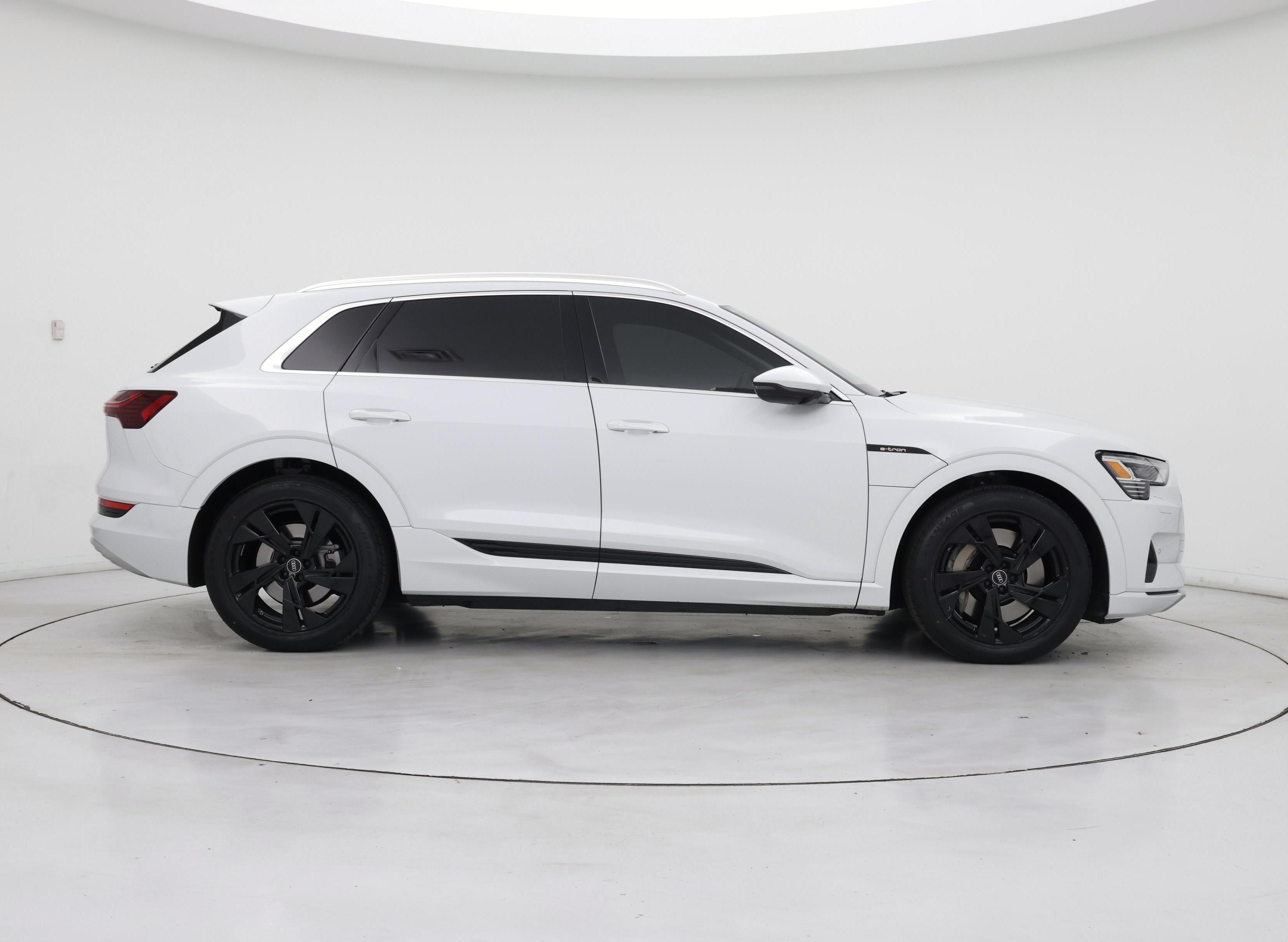 Thumbnail: 2022 Audi e-tron - 7