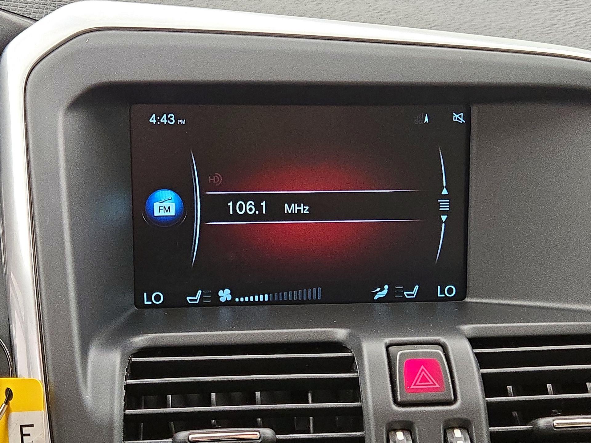 Thumbnail: 2016 Volvo XC60 - 16