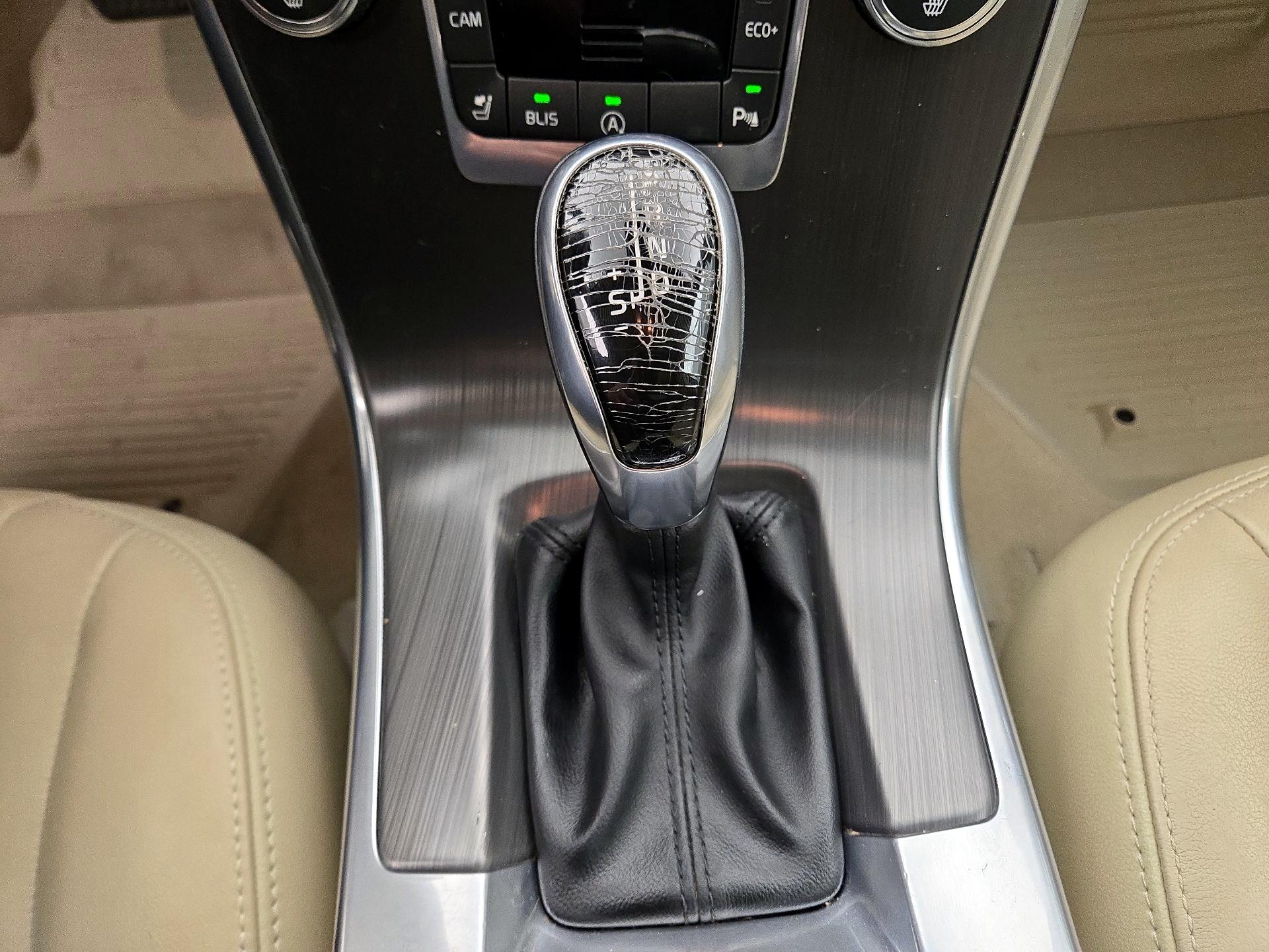 Thumbnail: 2016 Volvo XC60 - 18