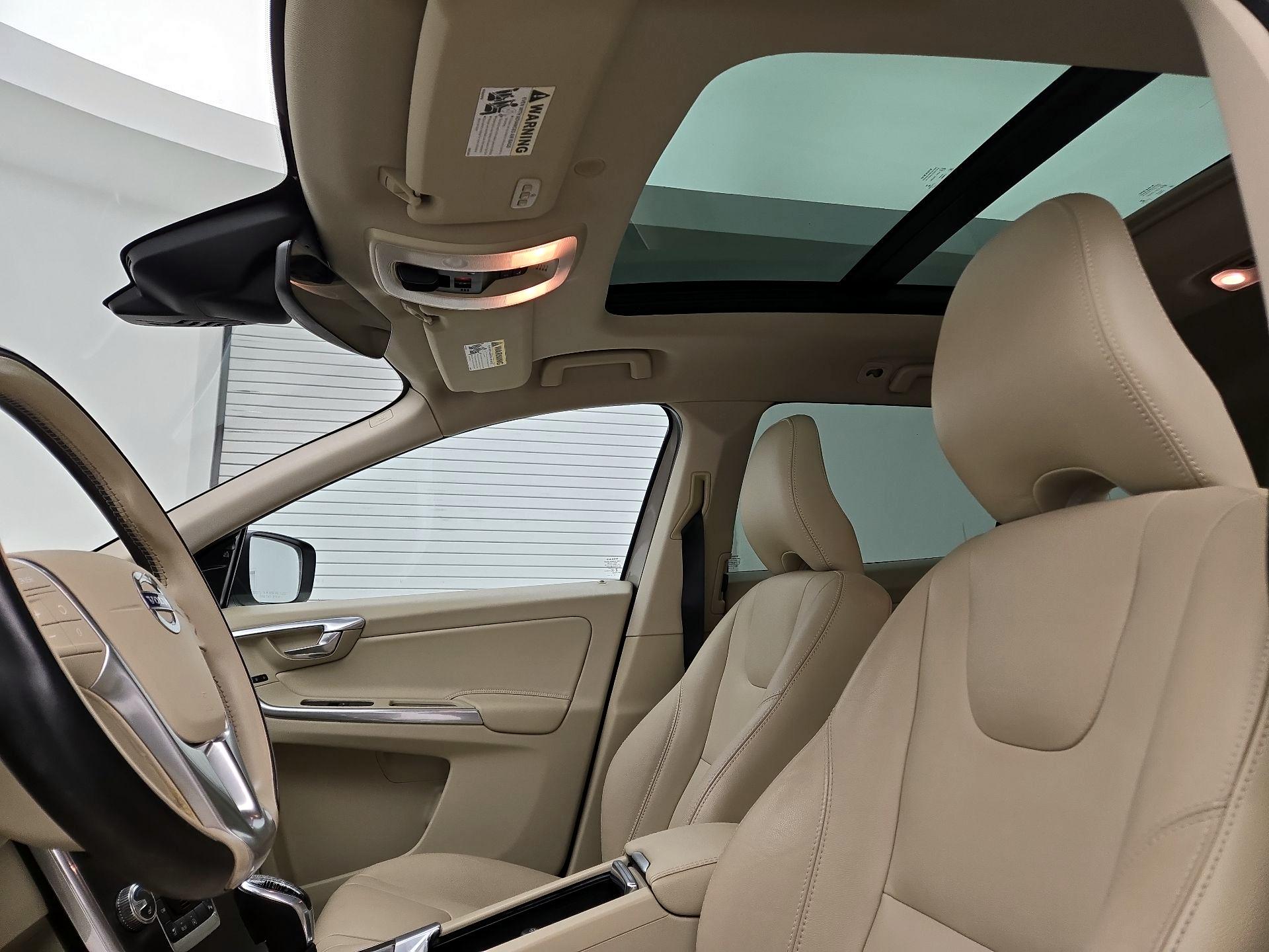 Thumbnail: 2016 Volvo XC60 - 20