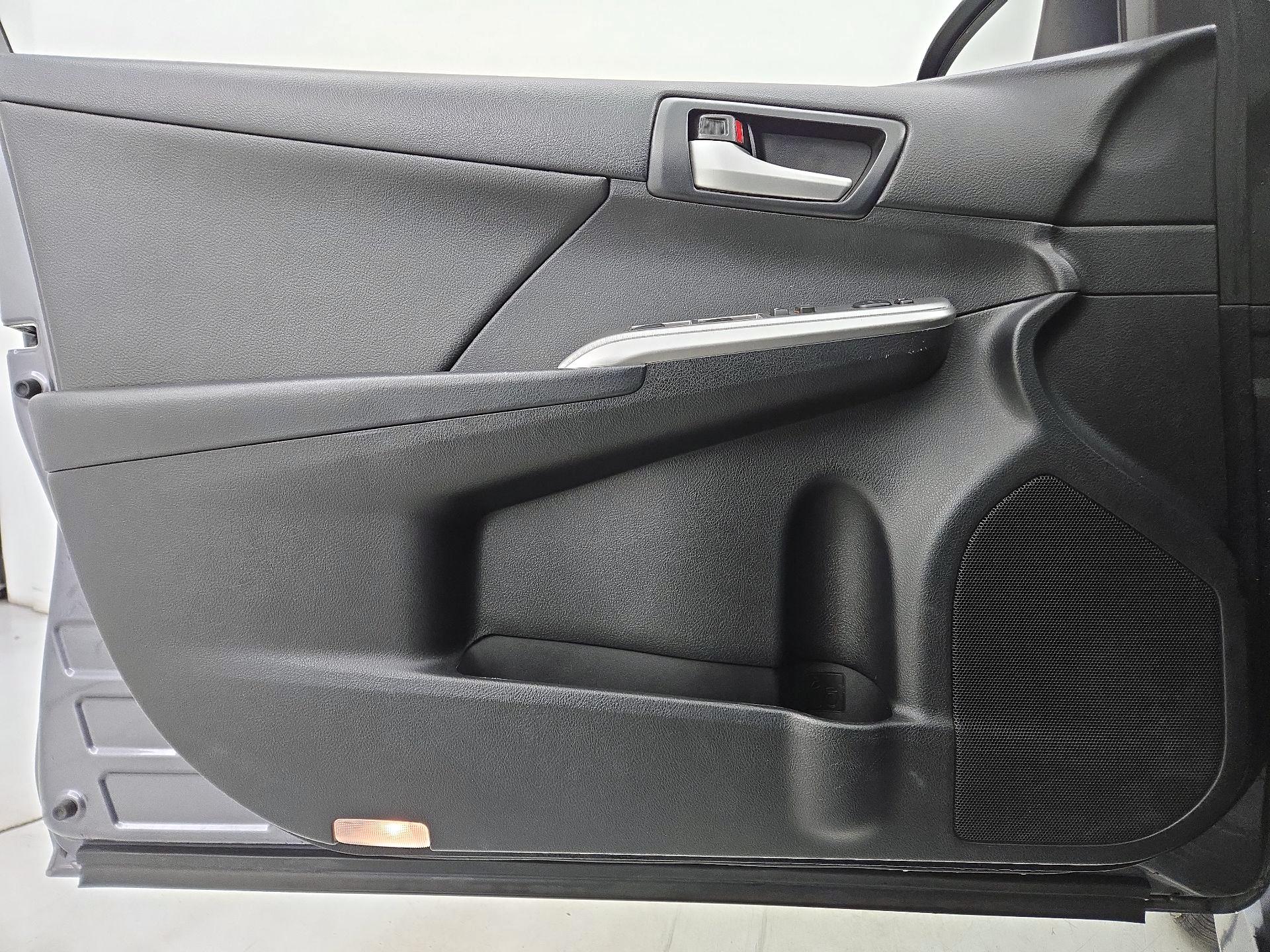 Thumbnail: 2014 Toyota Camry - 12