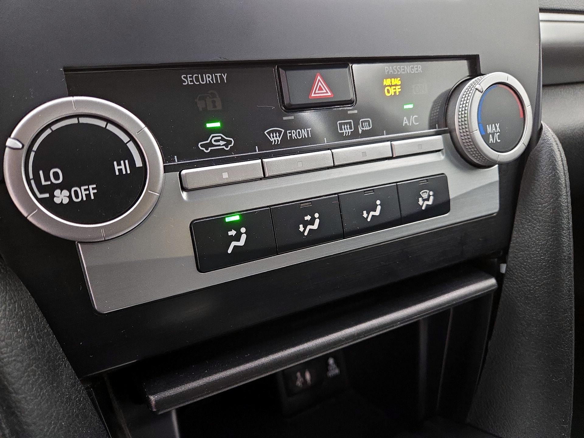 Thumbnail: 2014 Toyota Camry - 16