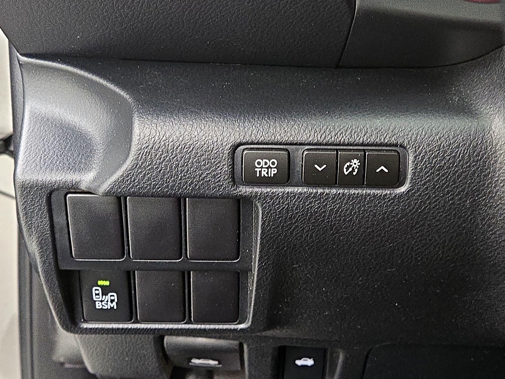 Thumbnail: 2015 Lexus IS - 13