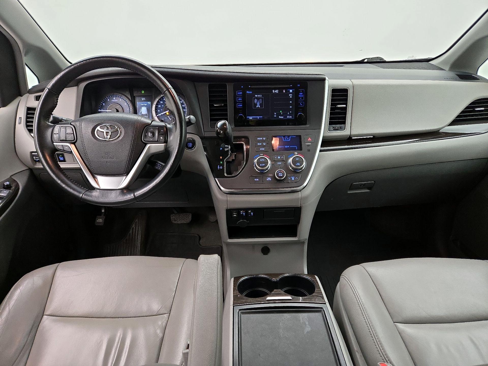 Thumbnail: 2015 Toyota Sienna - 9