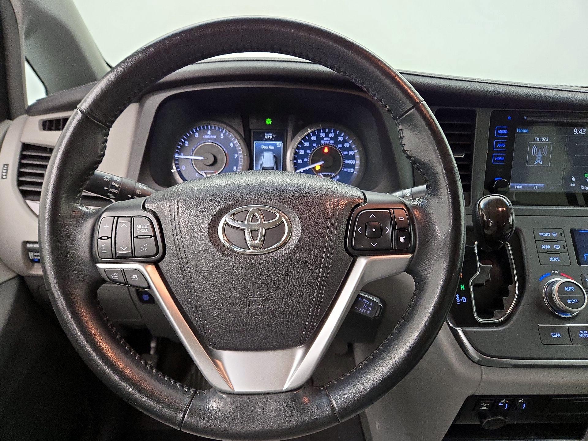 Thumbnail: 2015 Toyota Sienna - 10