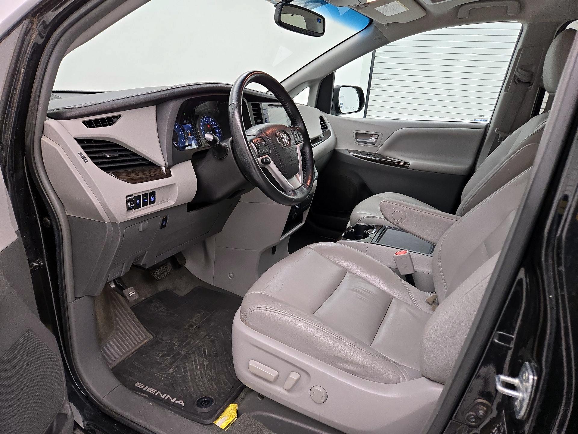 Thumbnail: 2015 Toyota Sienna - 11