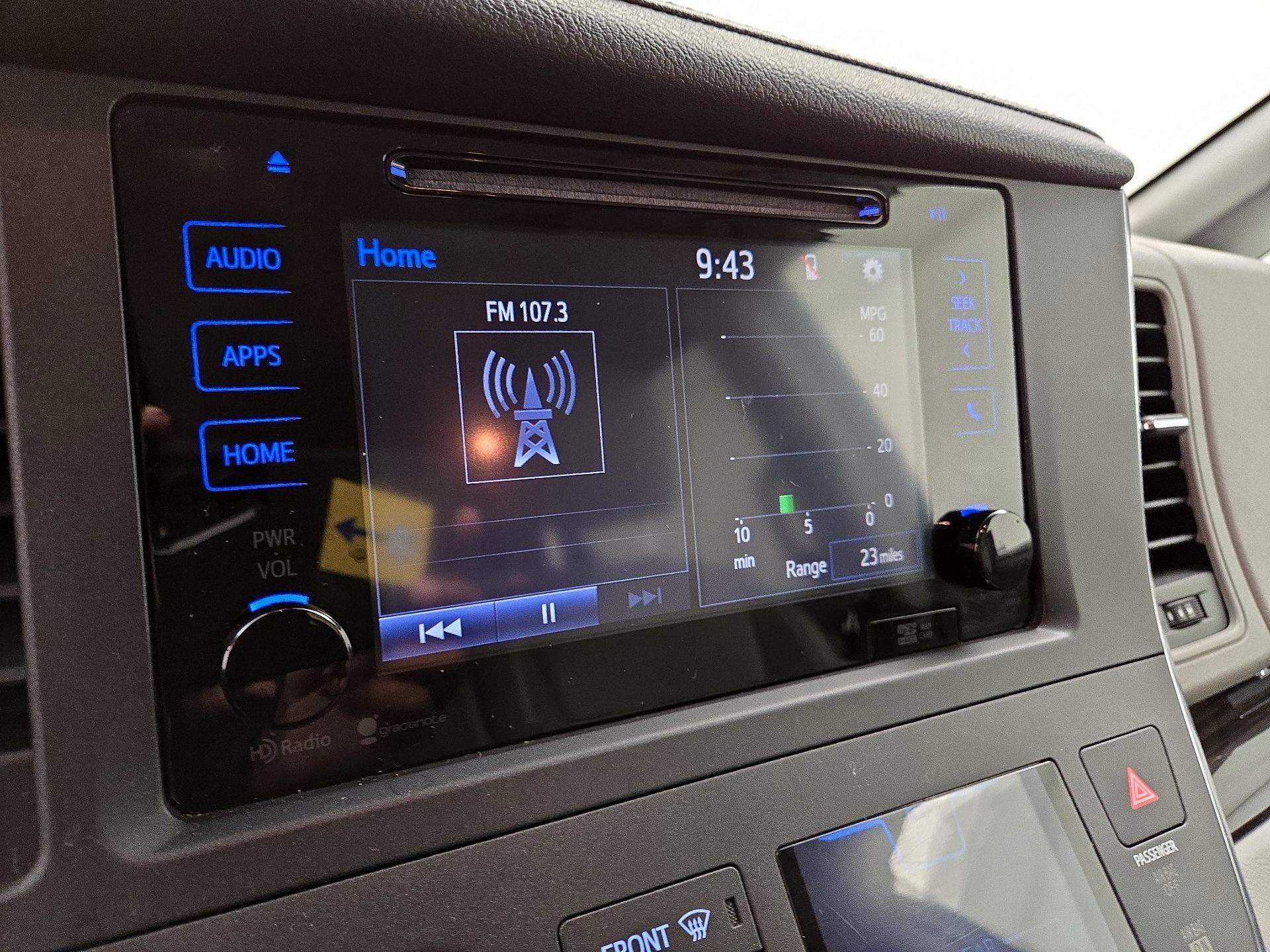 Thumbnail: 2015 Toyota Sienna - 15