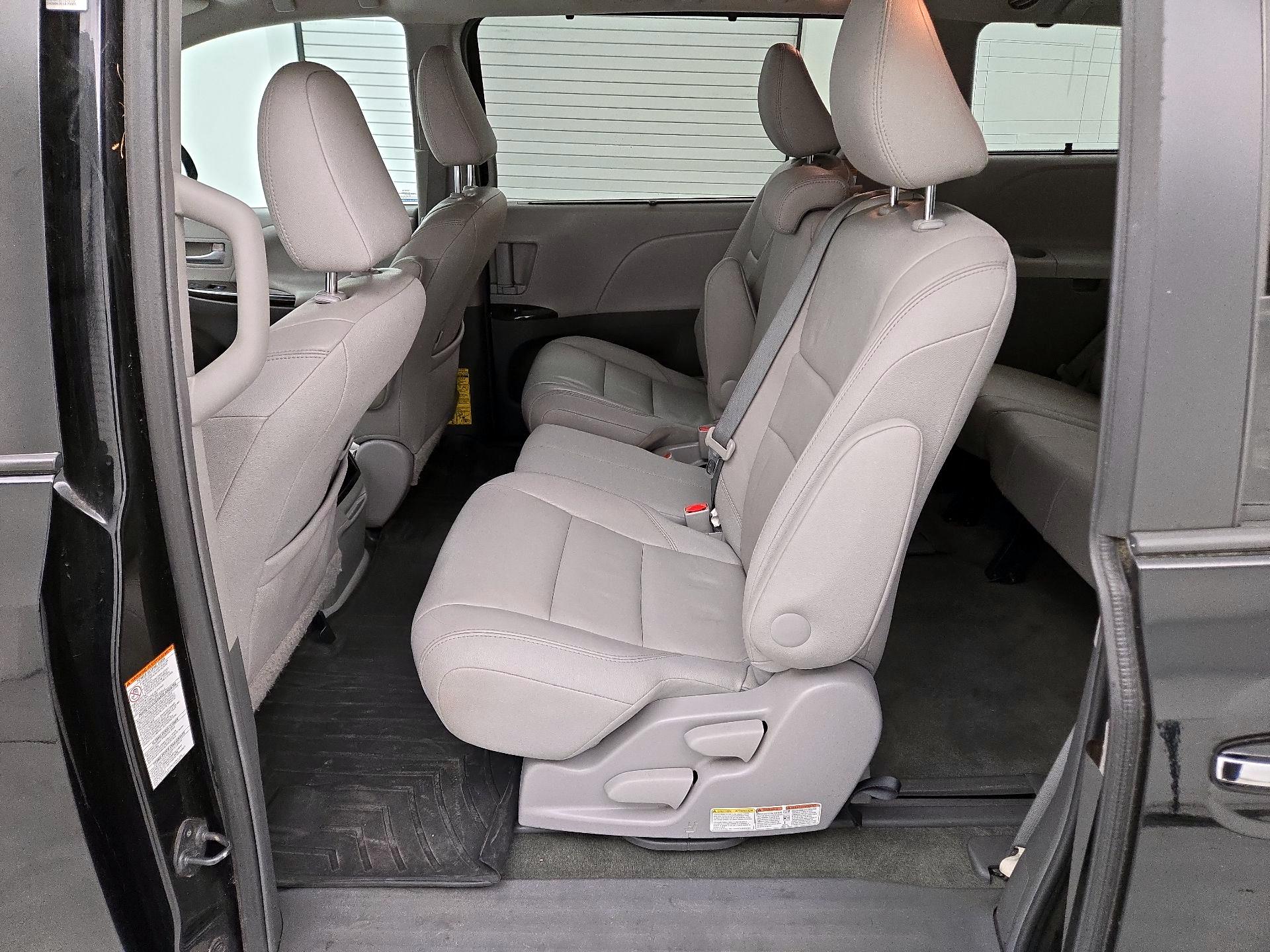 Thumbnail: 2015 Toyota Sienna - 18