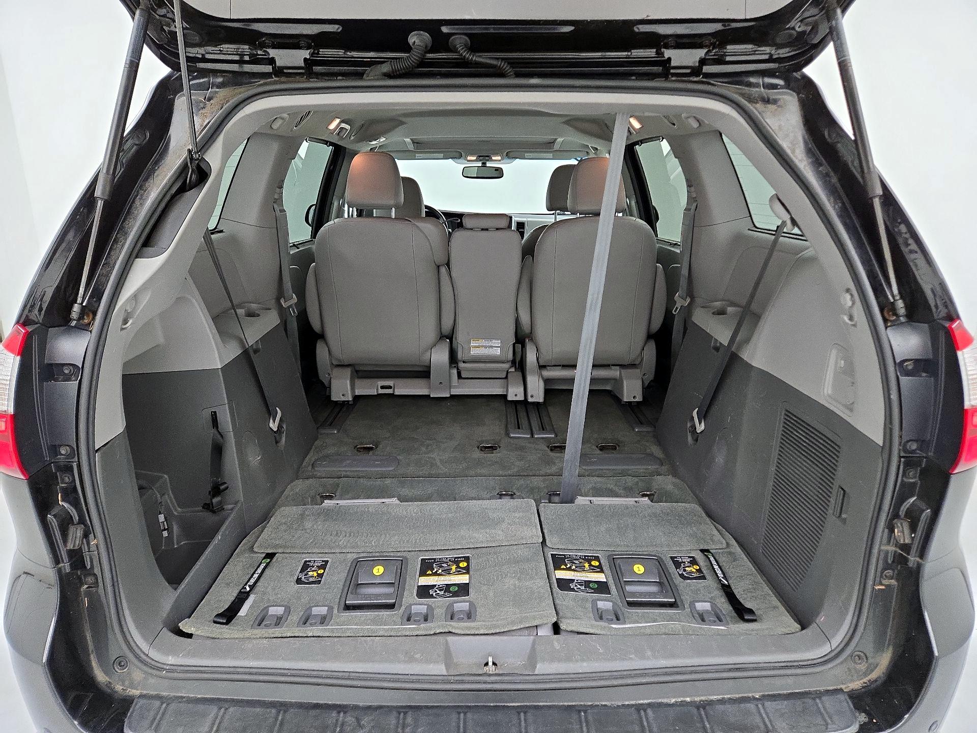Thumbnail: 2015 Toyota Sienna - 19