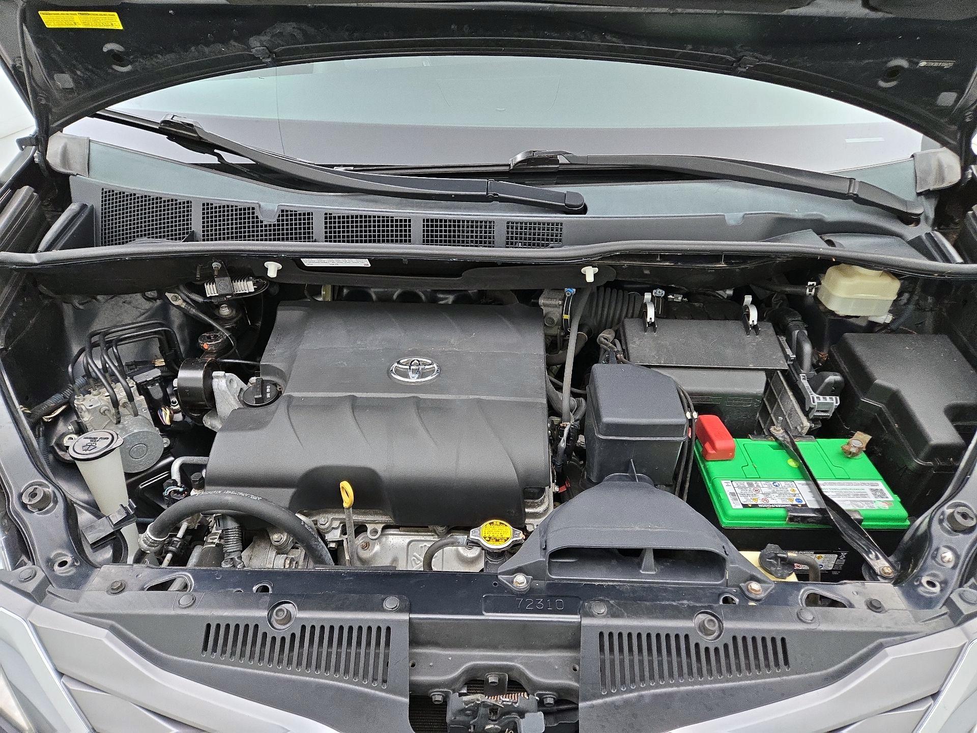 Thumbnail: 2015 Toyota Sienna - 20