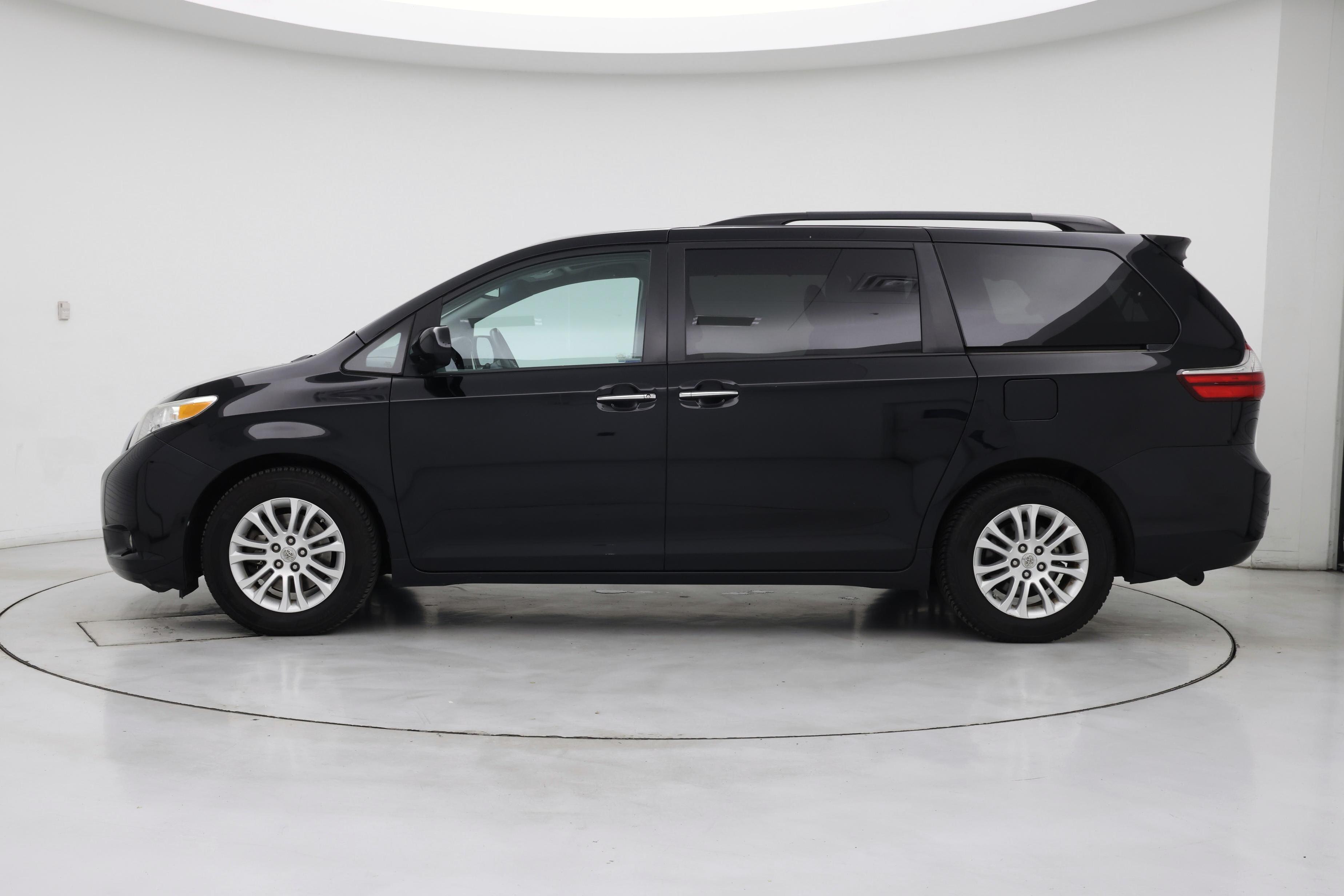 Thumbnail: 2015 Toyota Sienna - 3