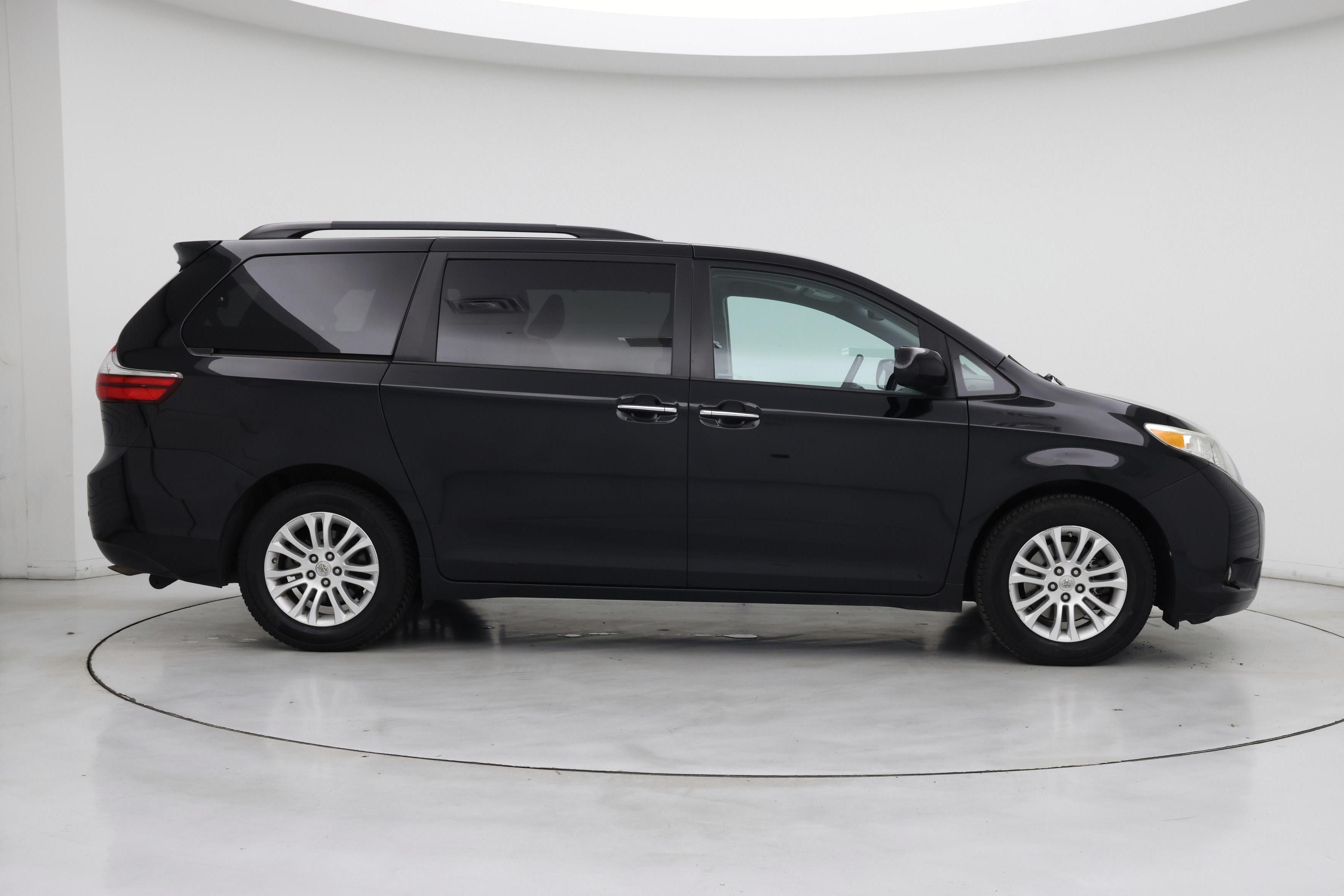 Thumbnail: 2015 Toyota Sienna - 7