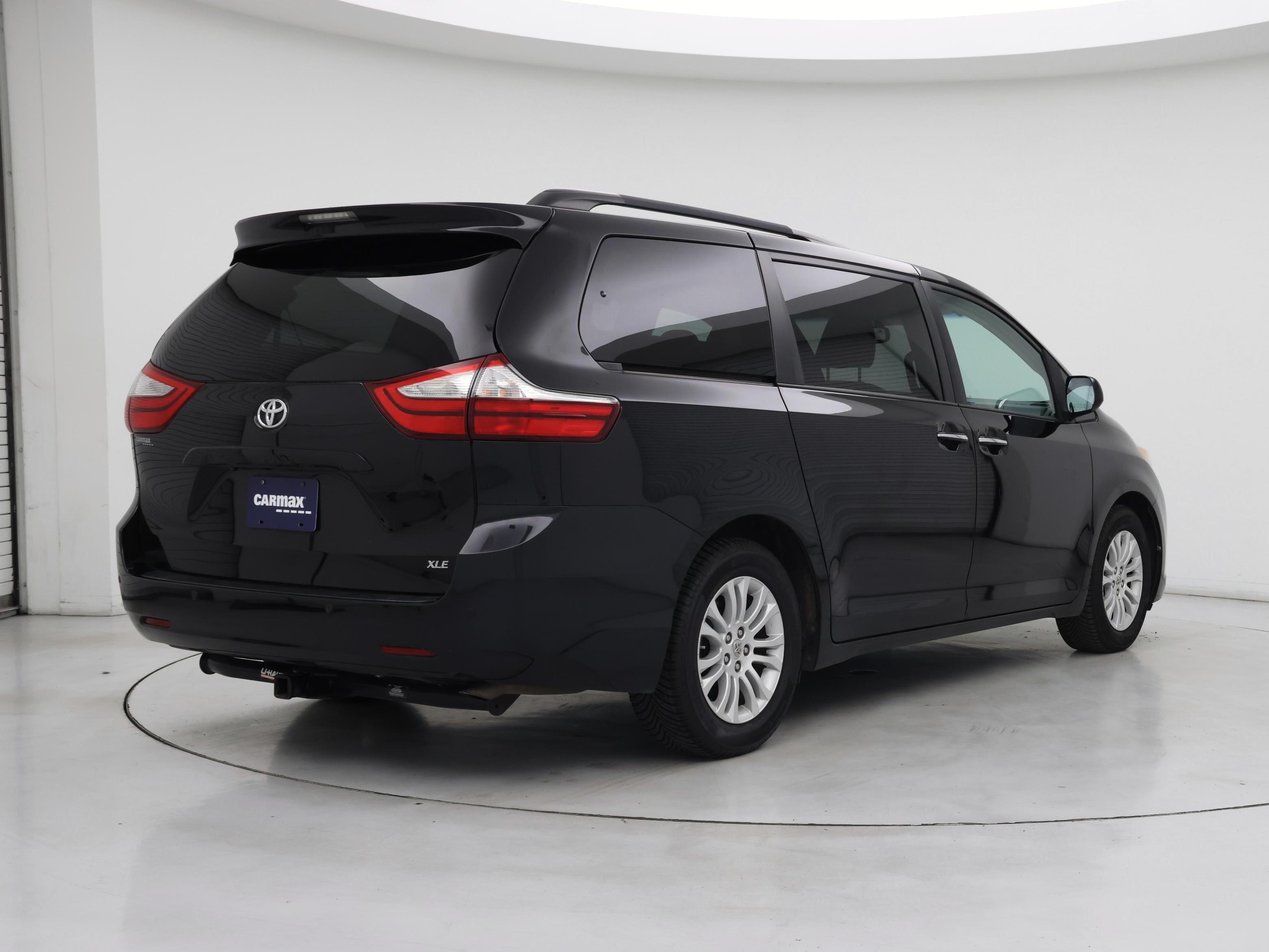 Thumbnail: 2015 Toyota Sienna - 8