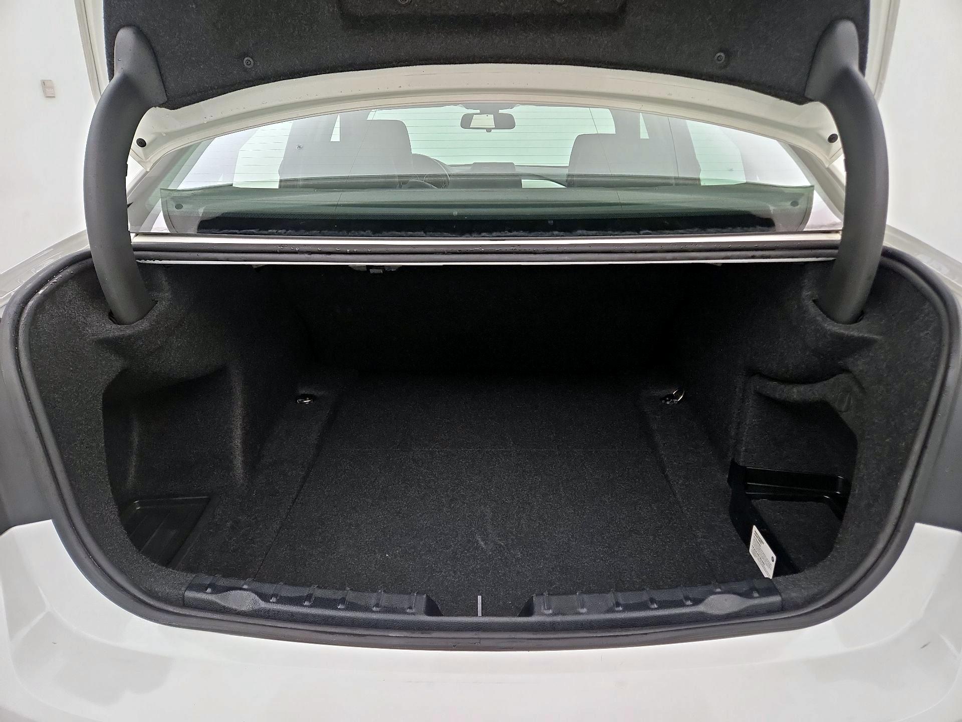 Thumbnail: 2018 BMW 3 Series - 20